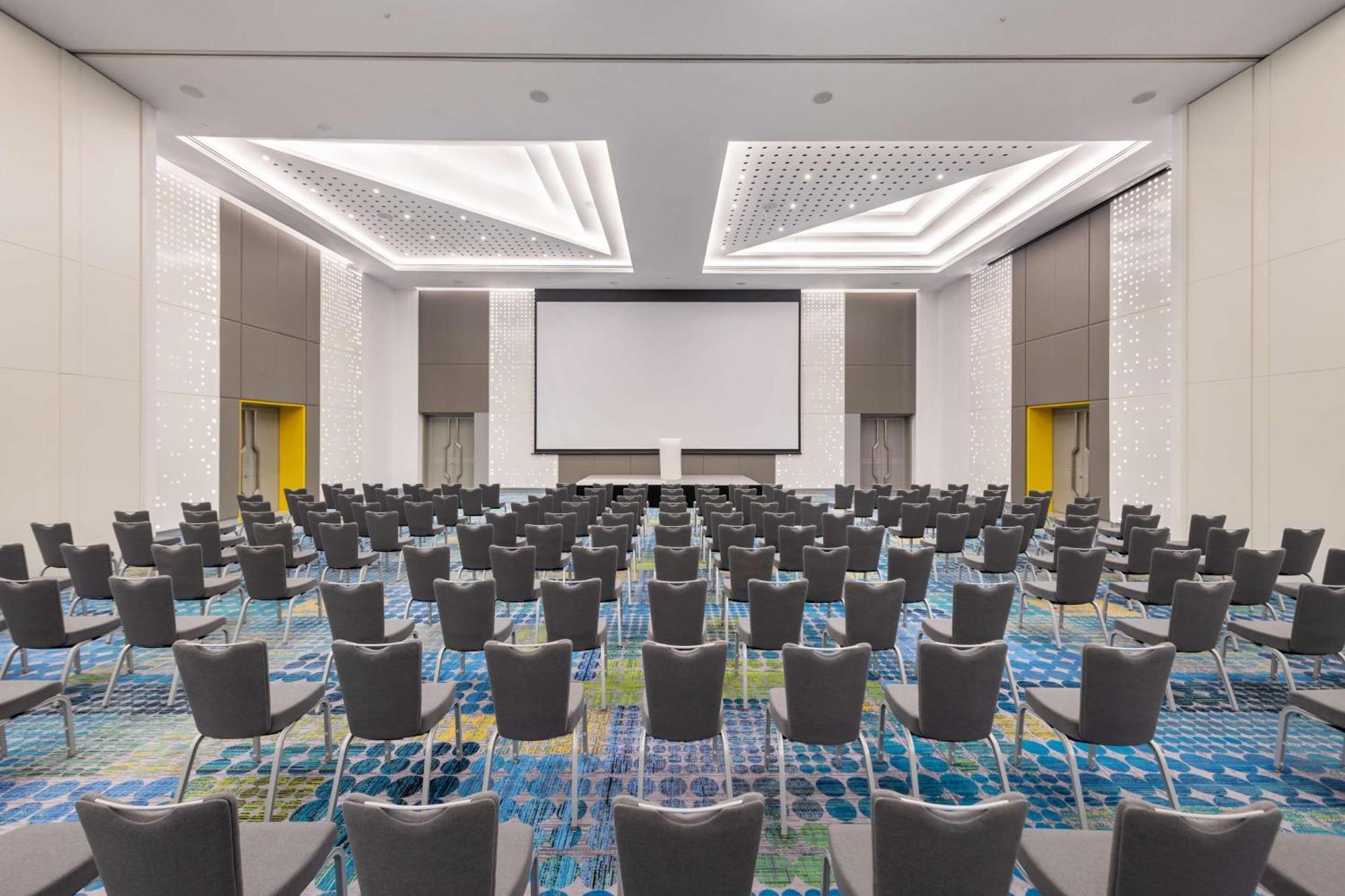 Radisson Red Silicon Oasis 4* Dubai
