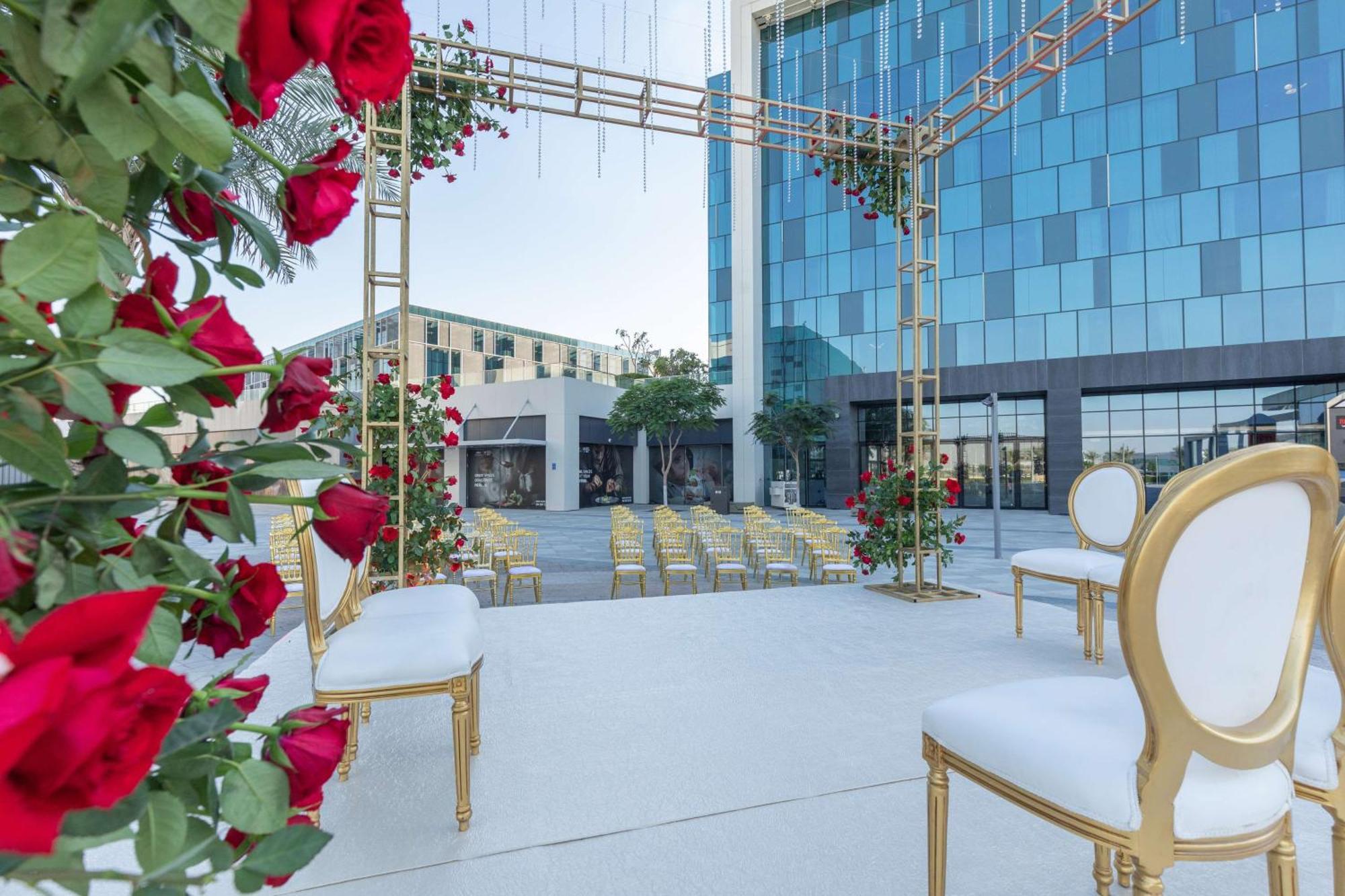Radisson Red Silicon Oasis 4*