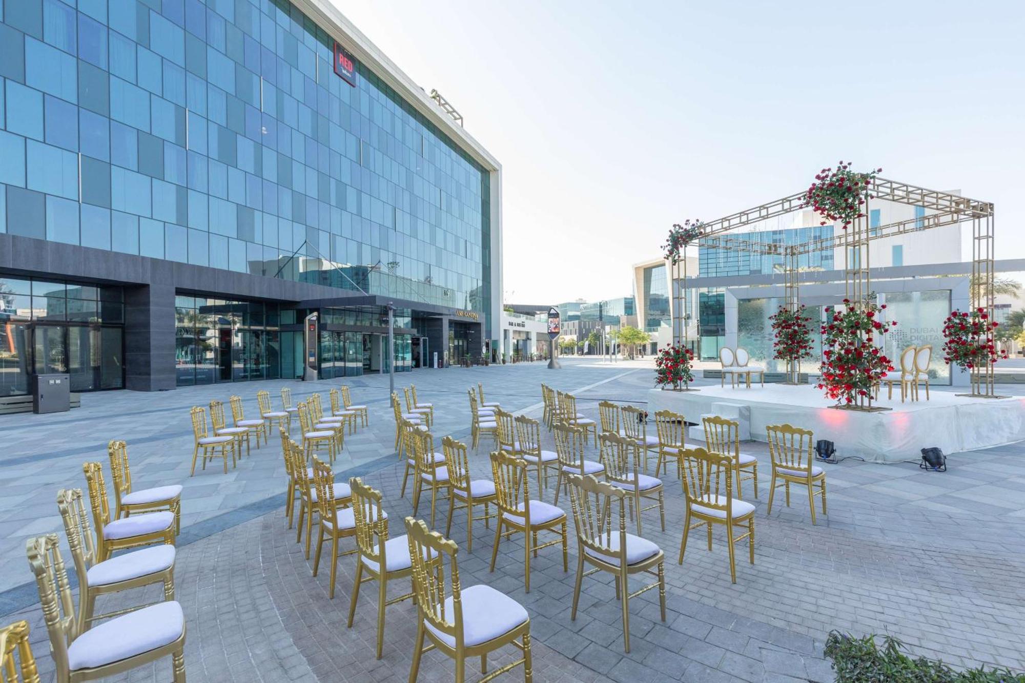 Radisson Red Silicon Oasis 4*