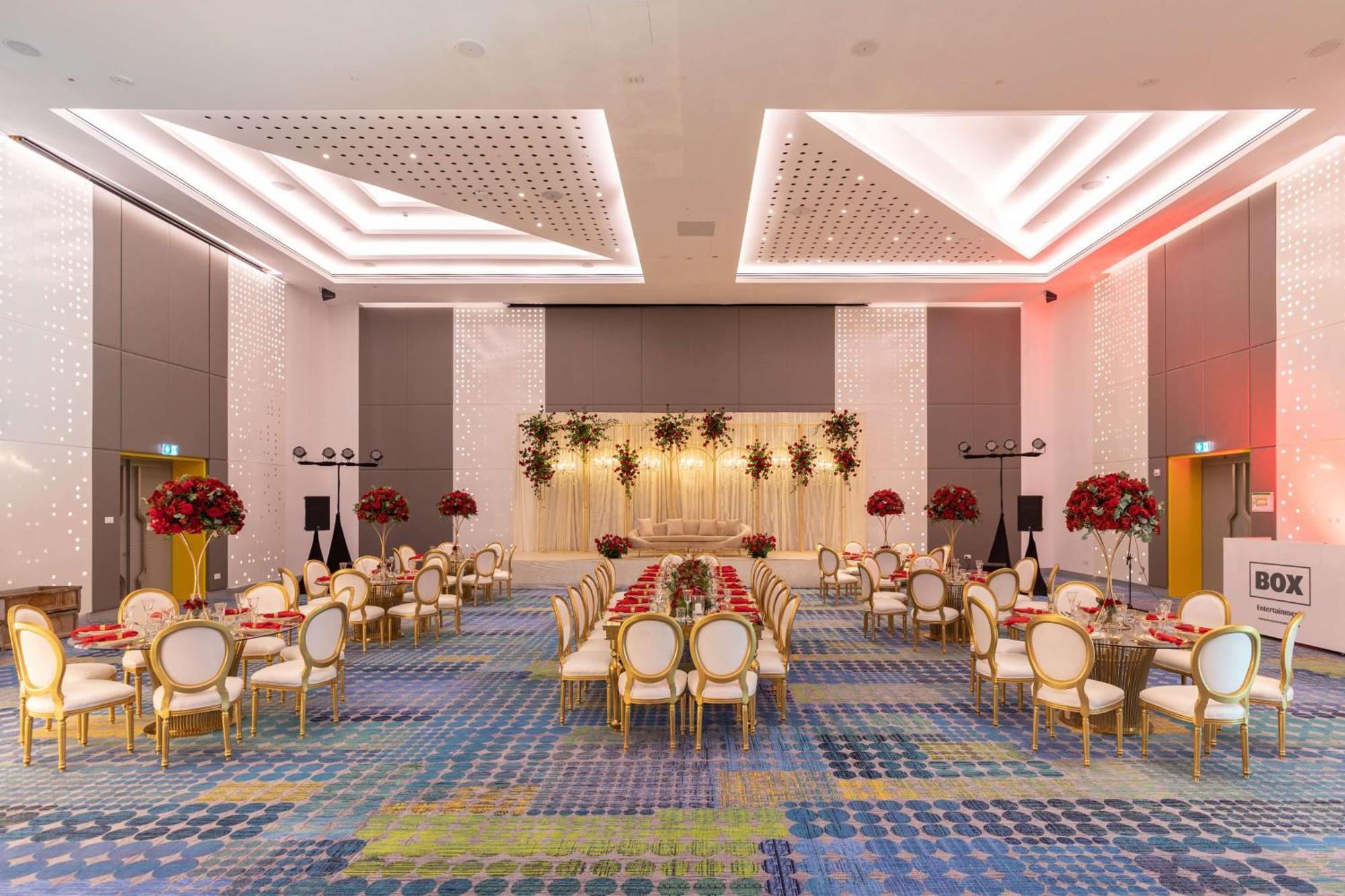 Radisson Red Silicon Oasis Hotel