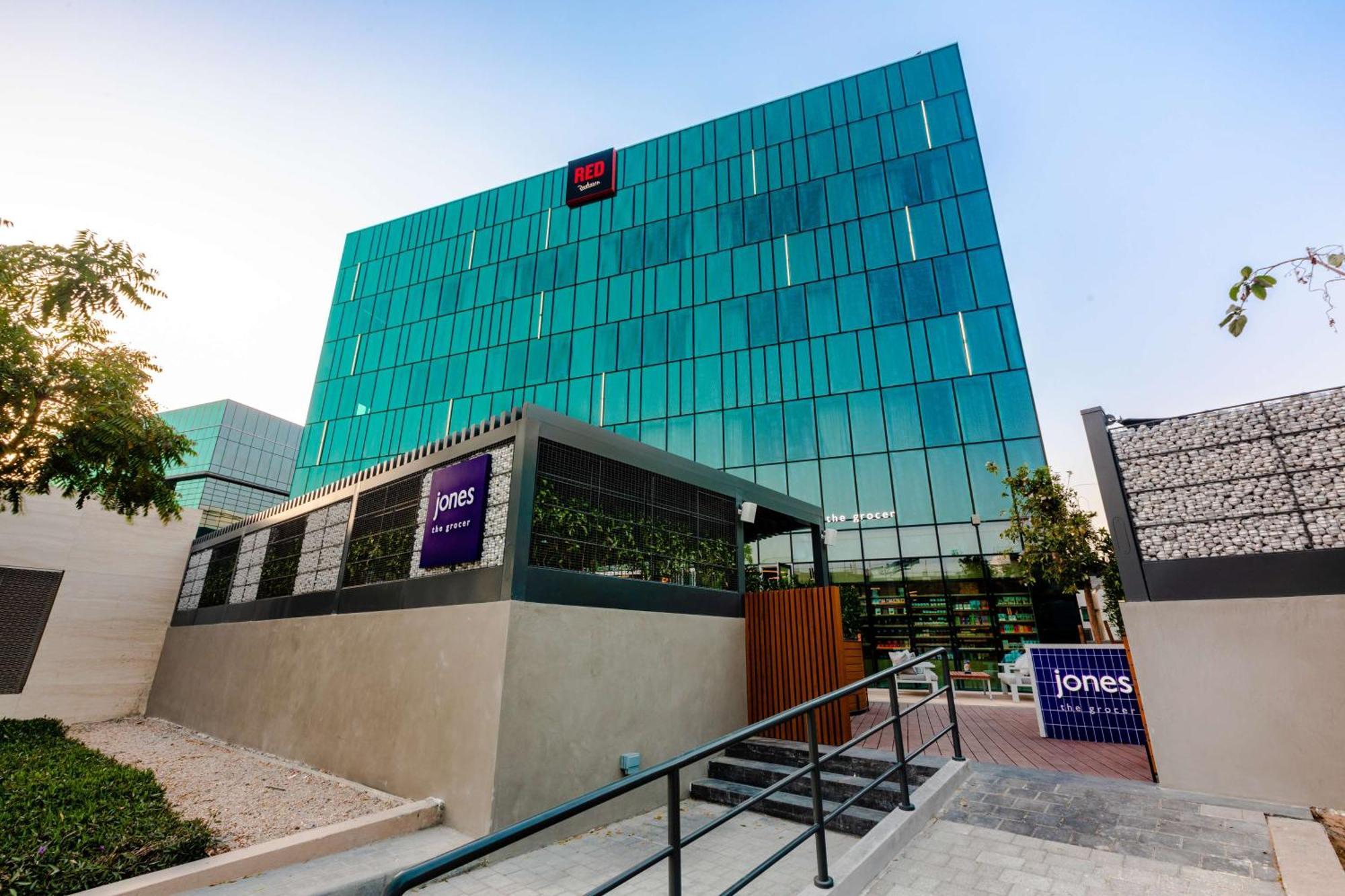 Hotel Radisson Red Silicon Oasis 4*