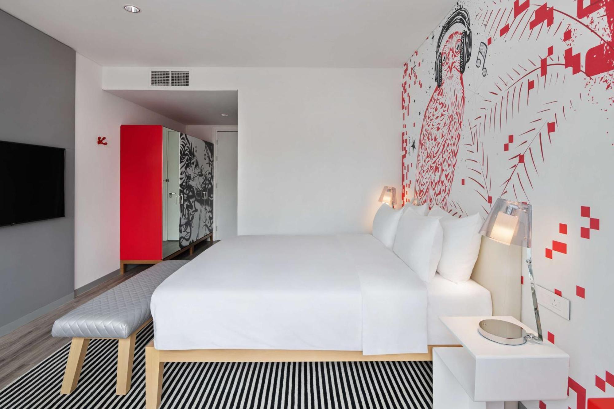 Hotel Radisson Red Silicon Oasis 4*