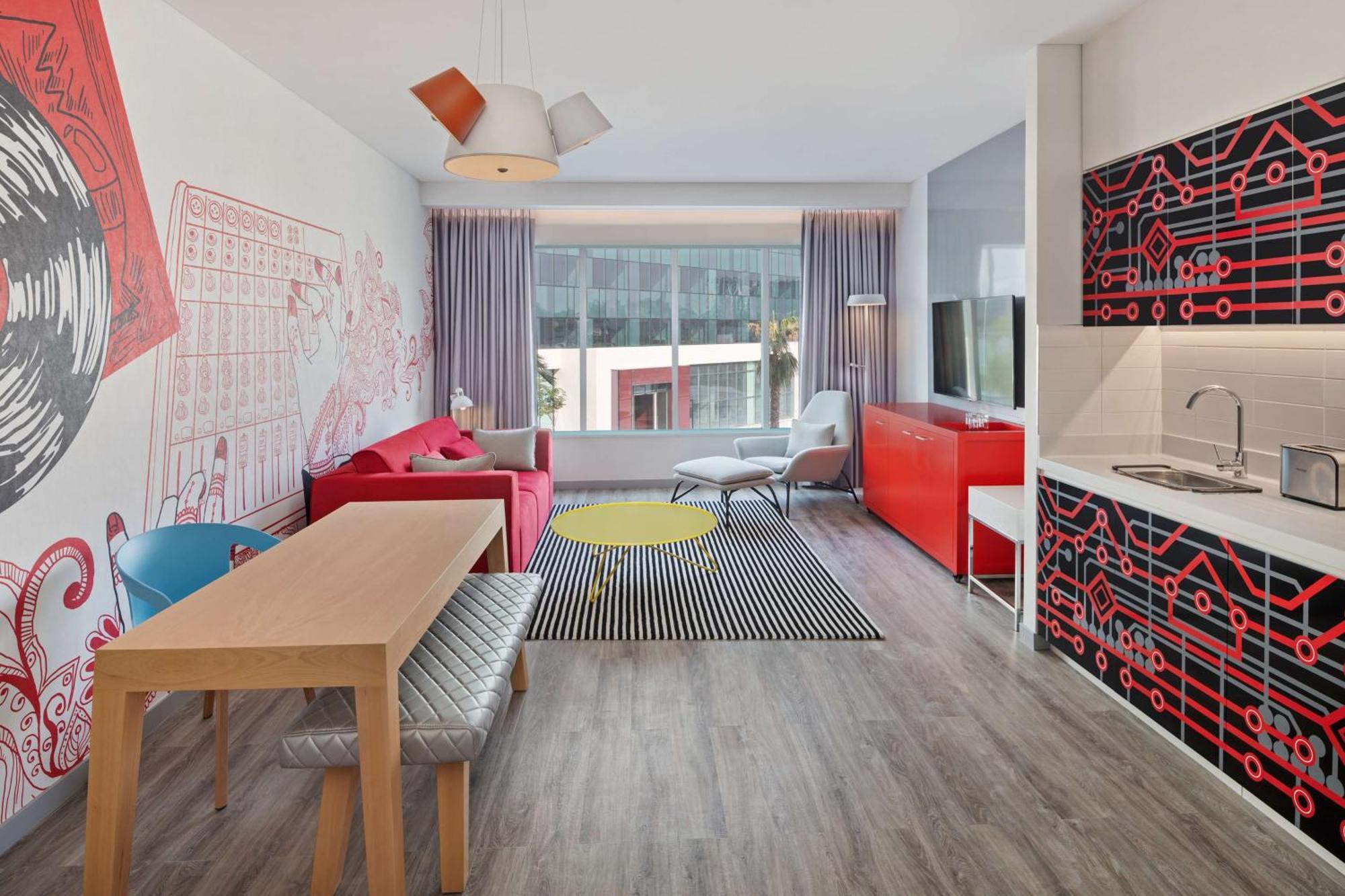 Hotel Radisson Red Silicon Oasis 4*