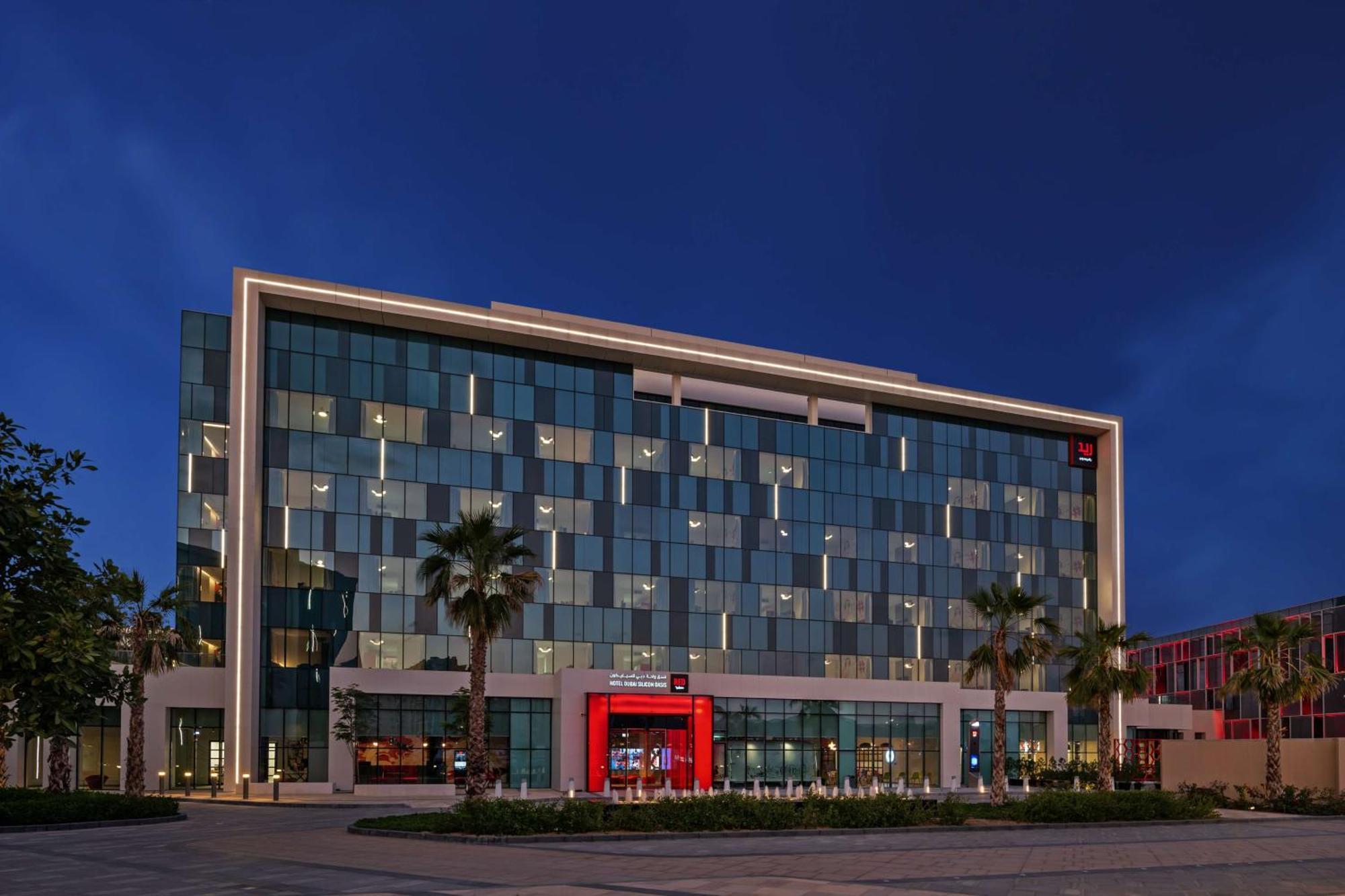 Radisson Red Silicon Oasis 4*