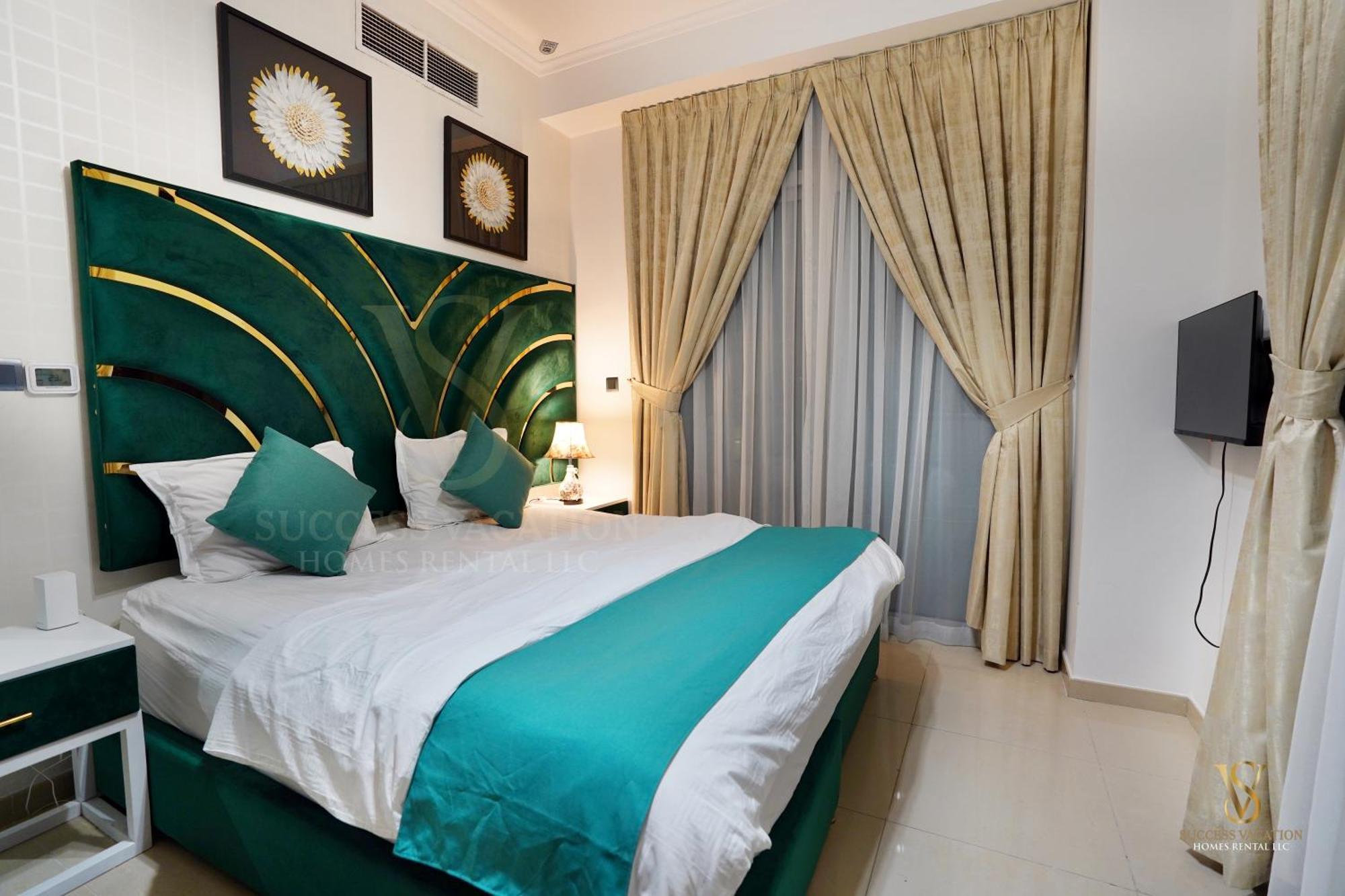 Daire Success Luxury - 5 Min Away Marina Corniche - Free Housekeeping Provided Everyday-24-7 Staff Available For Services Dubai
