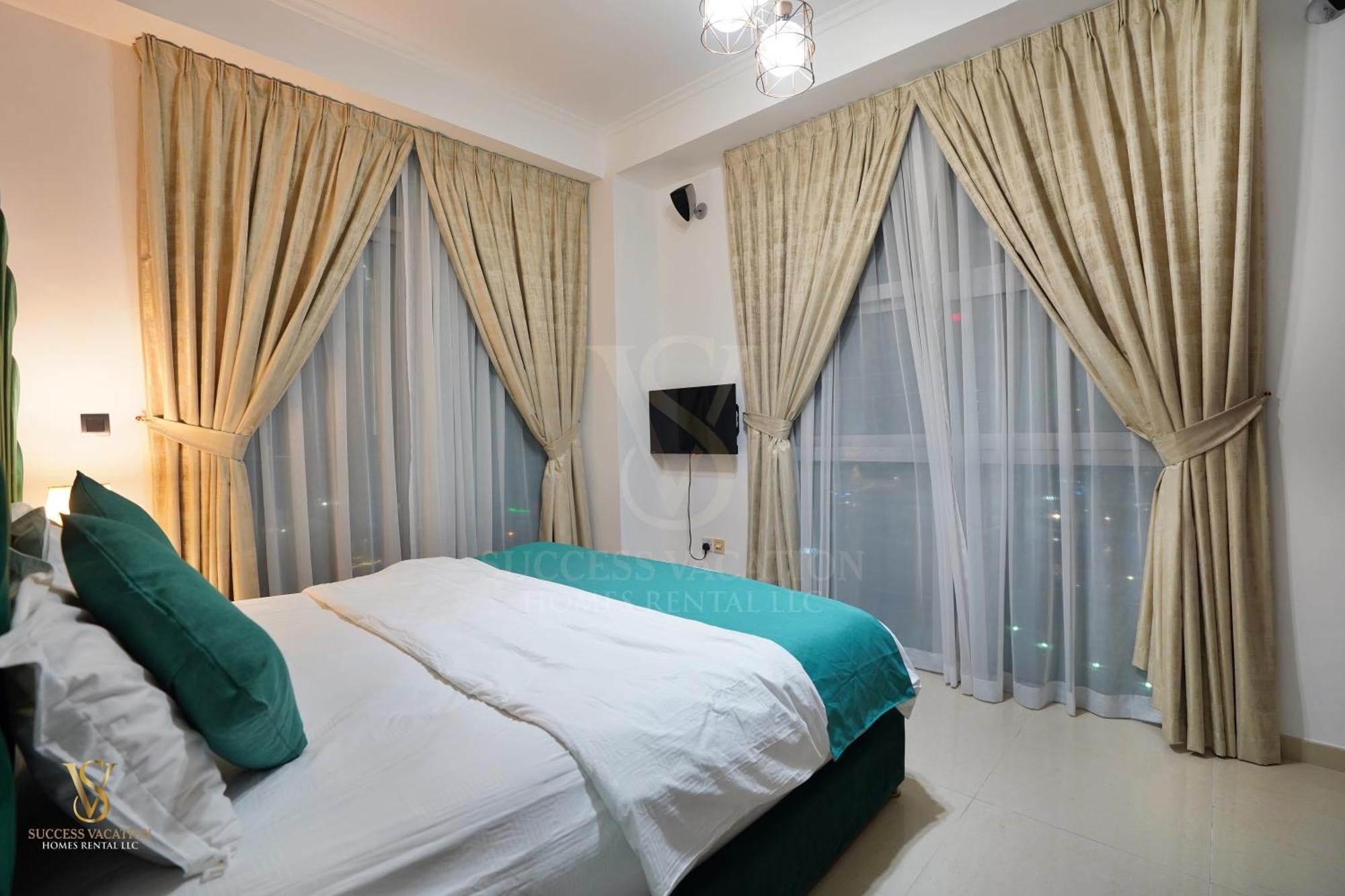 Daire Success Luxury - 5 Min Away Marina Corniche - Free Housekeeping Provided Everyday-24-7 Staff Available For Services