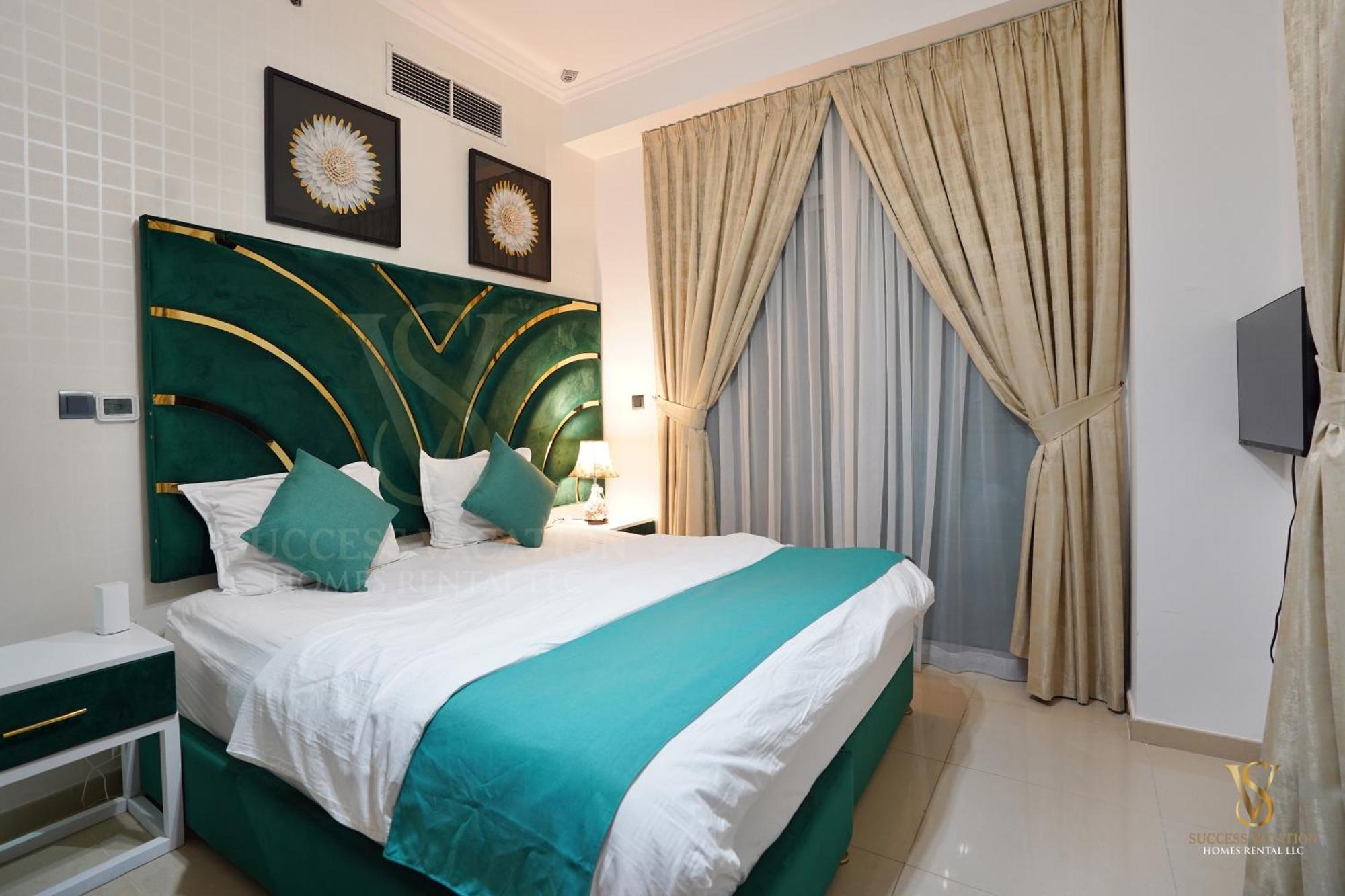 Daire Success Luxury - 5 Min Away Marina Corniche - Free Housekeeping Provided Everyday-24-7 Staff Available For Services *