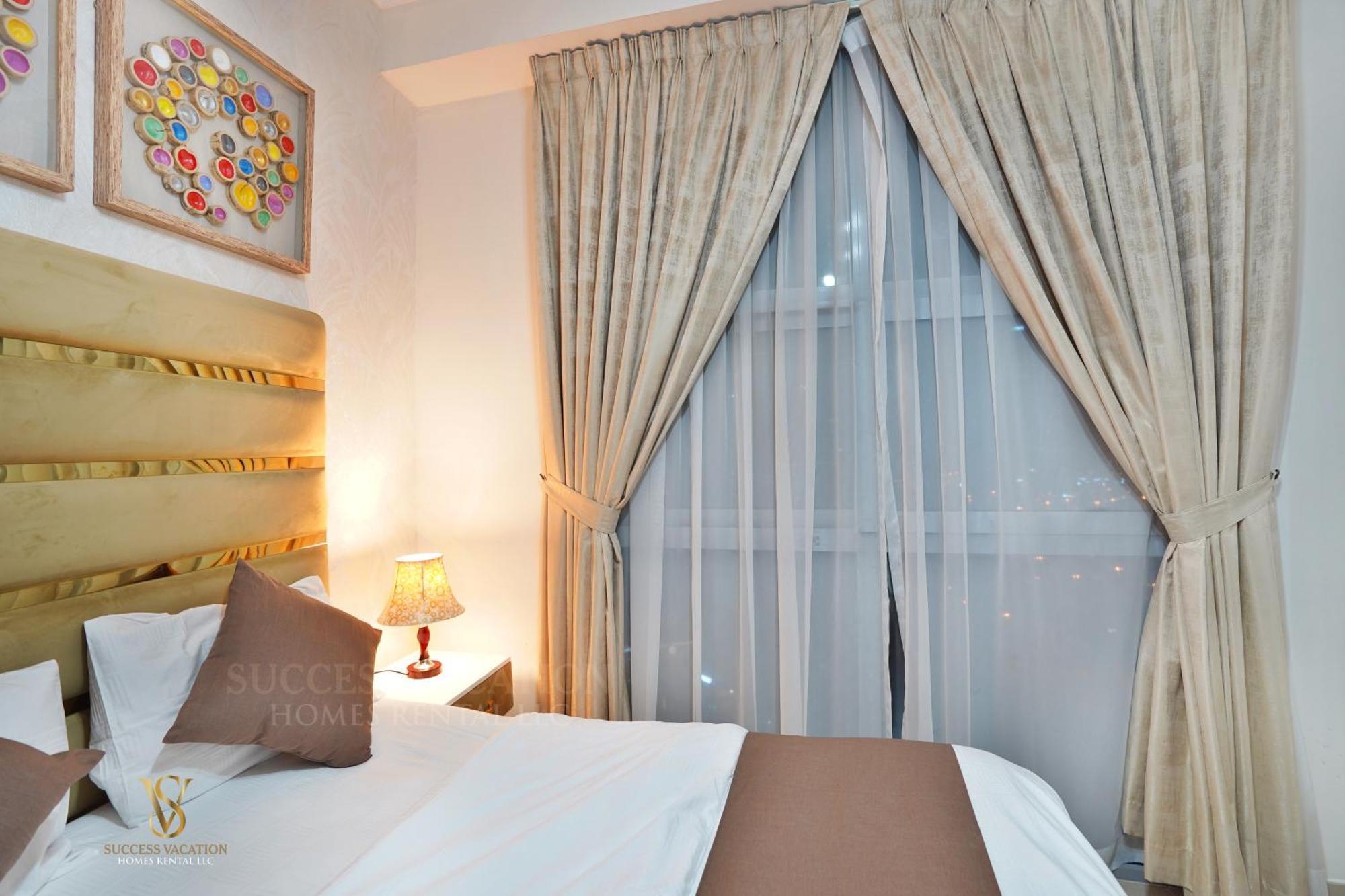 Daire Success Luxury - 5 Min Away Marina Corniche - Free Housekeeping Provided Everyday-24-7 Staff Available For Services