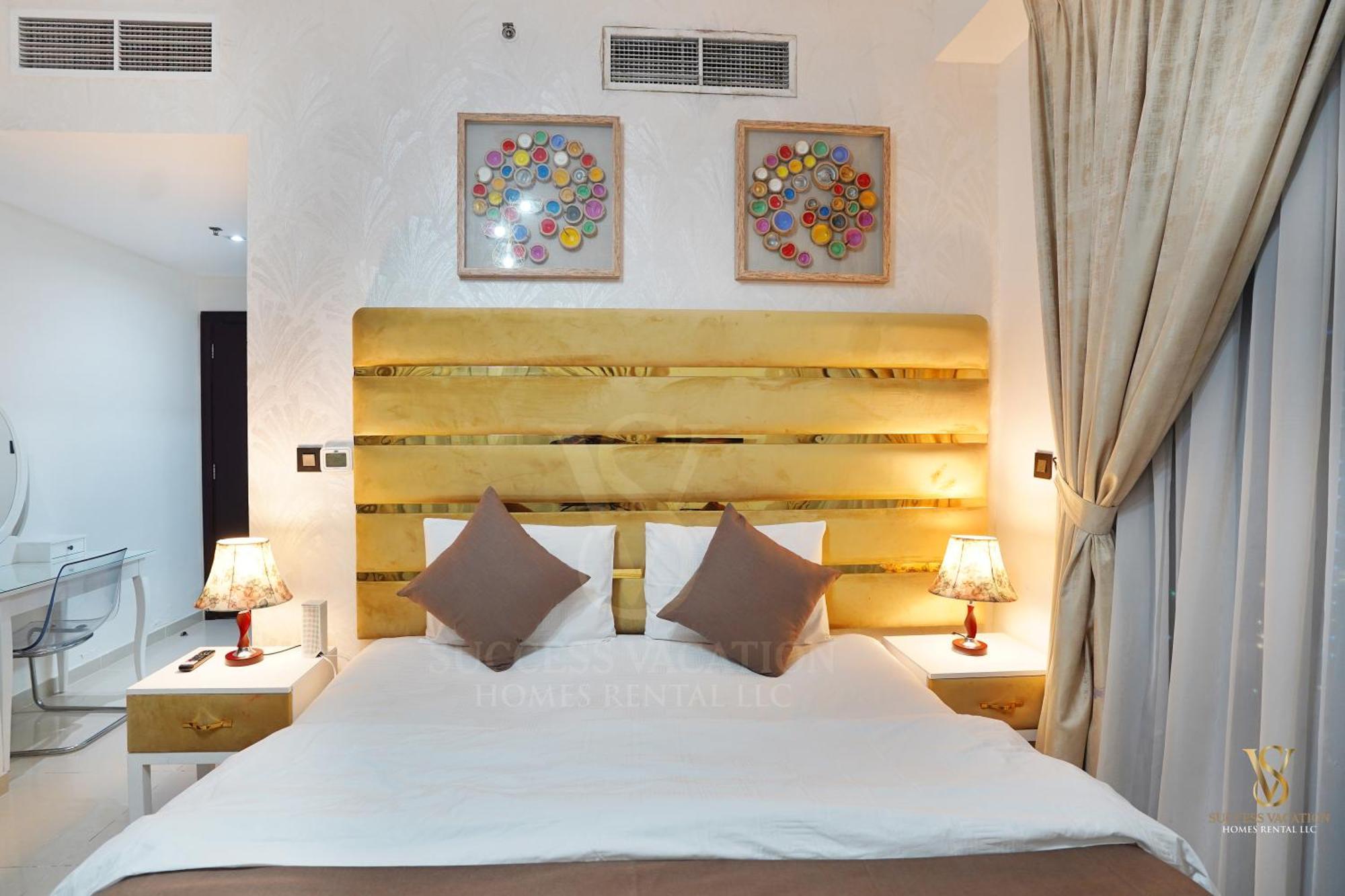 Daire Success Luxury - 5 Min Away Marina Corniche - Free Housekeeping Provided Everyday-24-7 Staff Available For Services Dubai