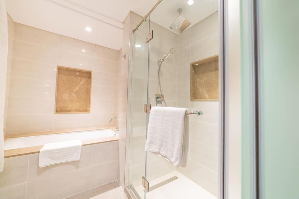 Apartment First Class 3br With Full Burj Khalifa And Fountain View