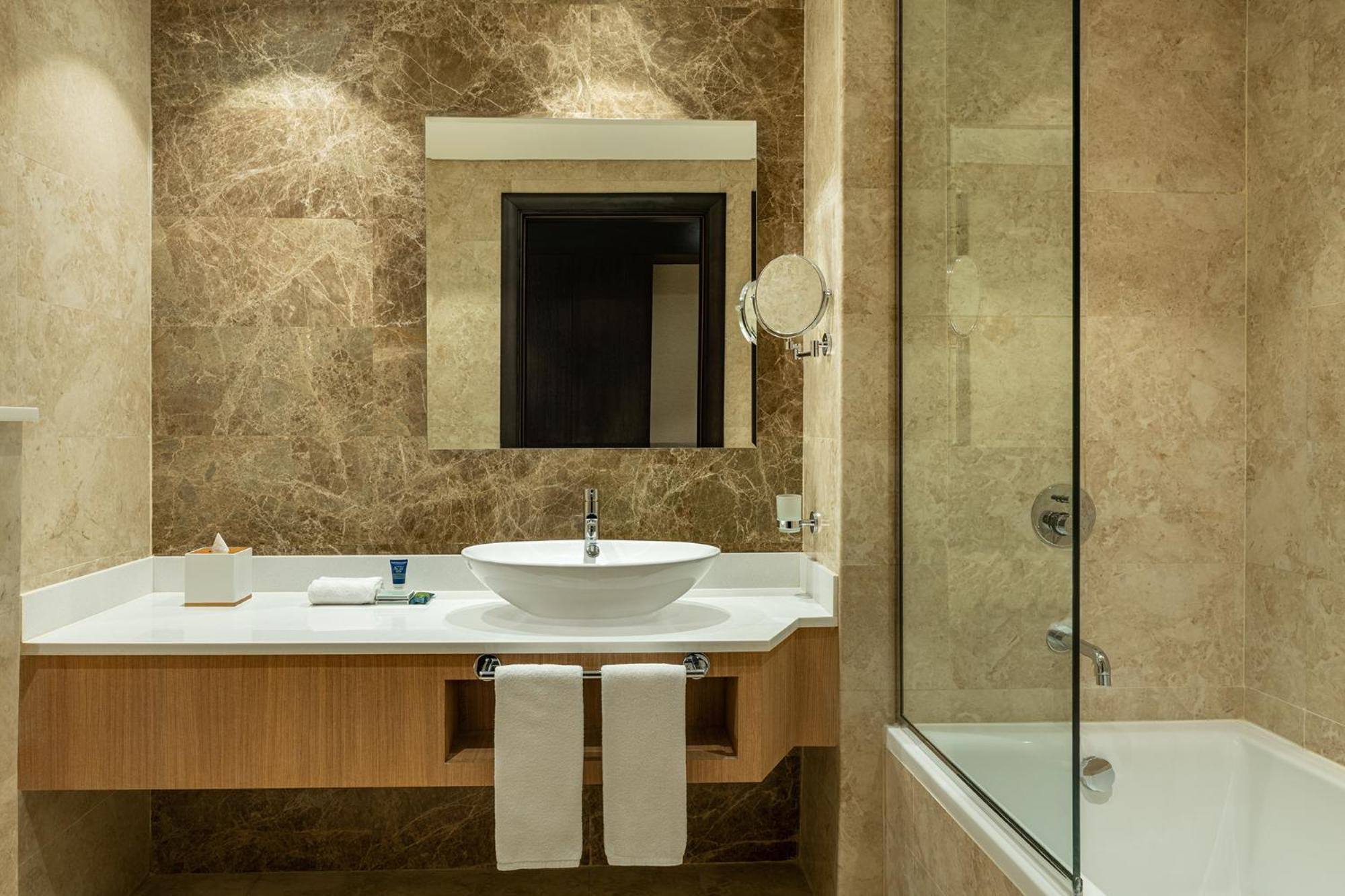 Hotel Four Points By Sheraton Production City, Dubai