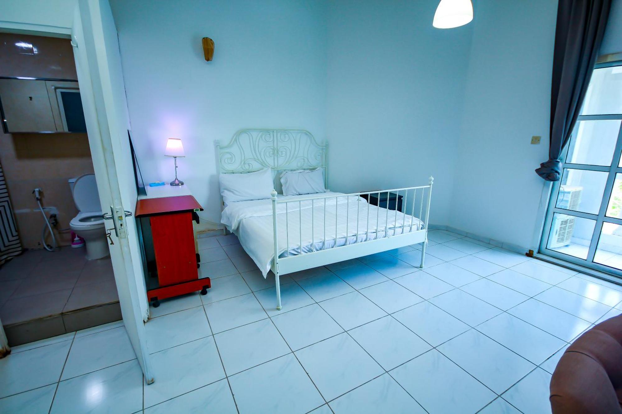Homestay Relaxing Private In Compound Housing Near Burj Alarab 124