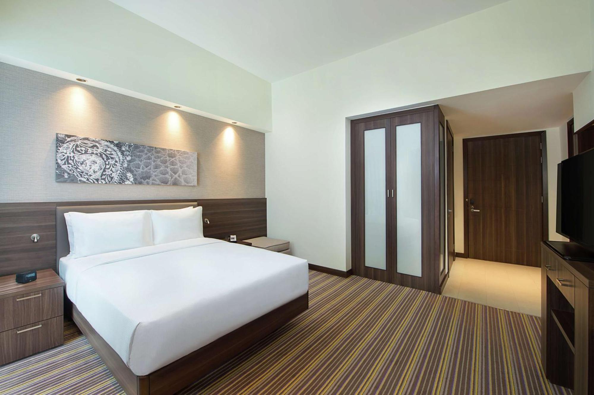 Hampton By Hilton Airport Otel
