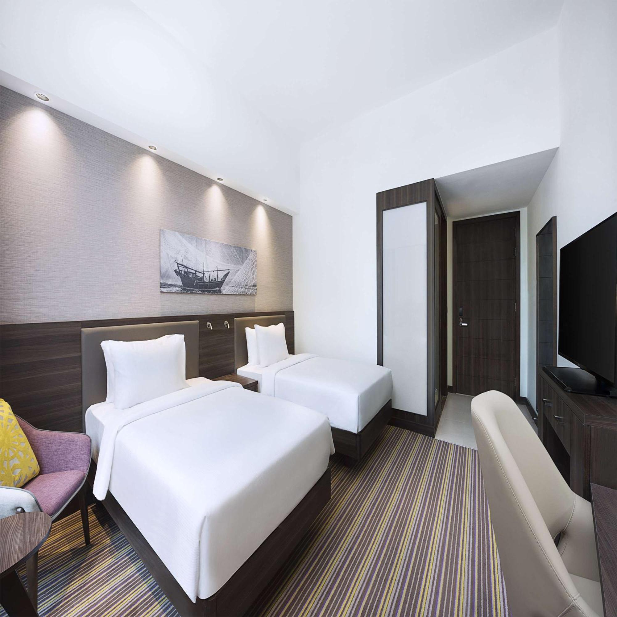 Hampton By Hilton Airport Otel 3*