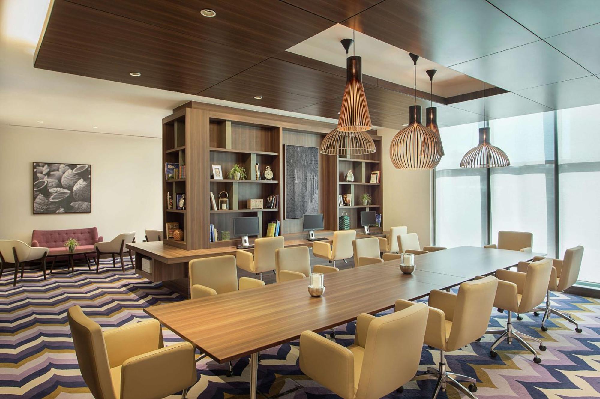 Hampton By Hilton Airport
