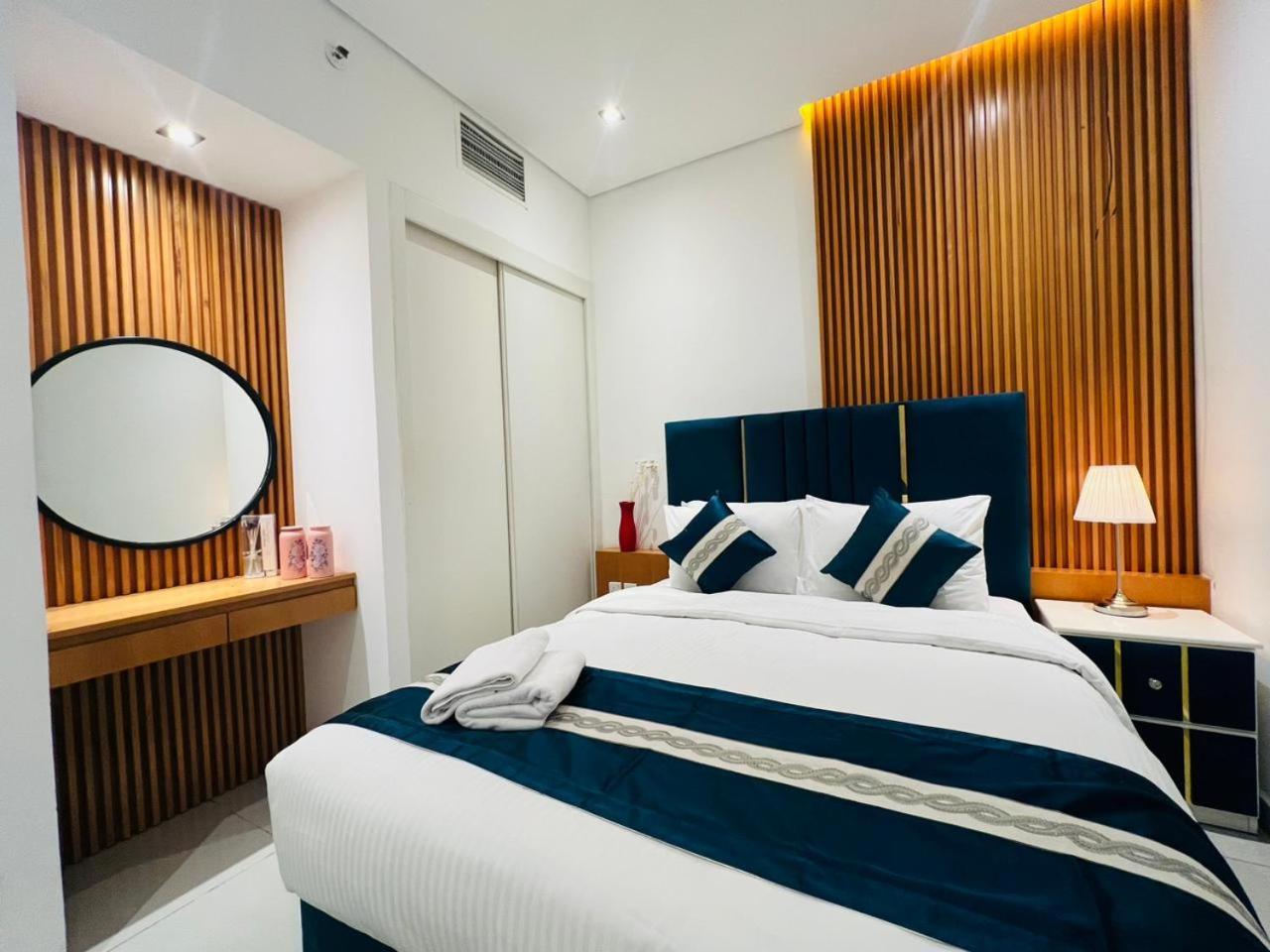 High Floor With Skyline & Burj Khalifa View 3 Bedroom Unit Marina Dubai