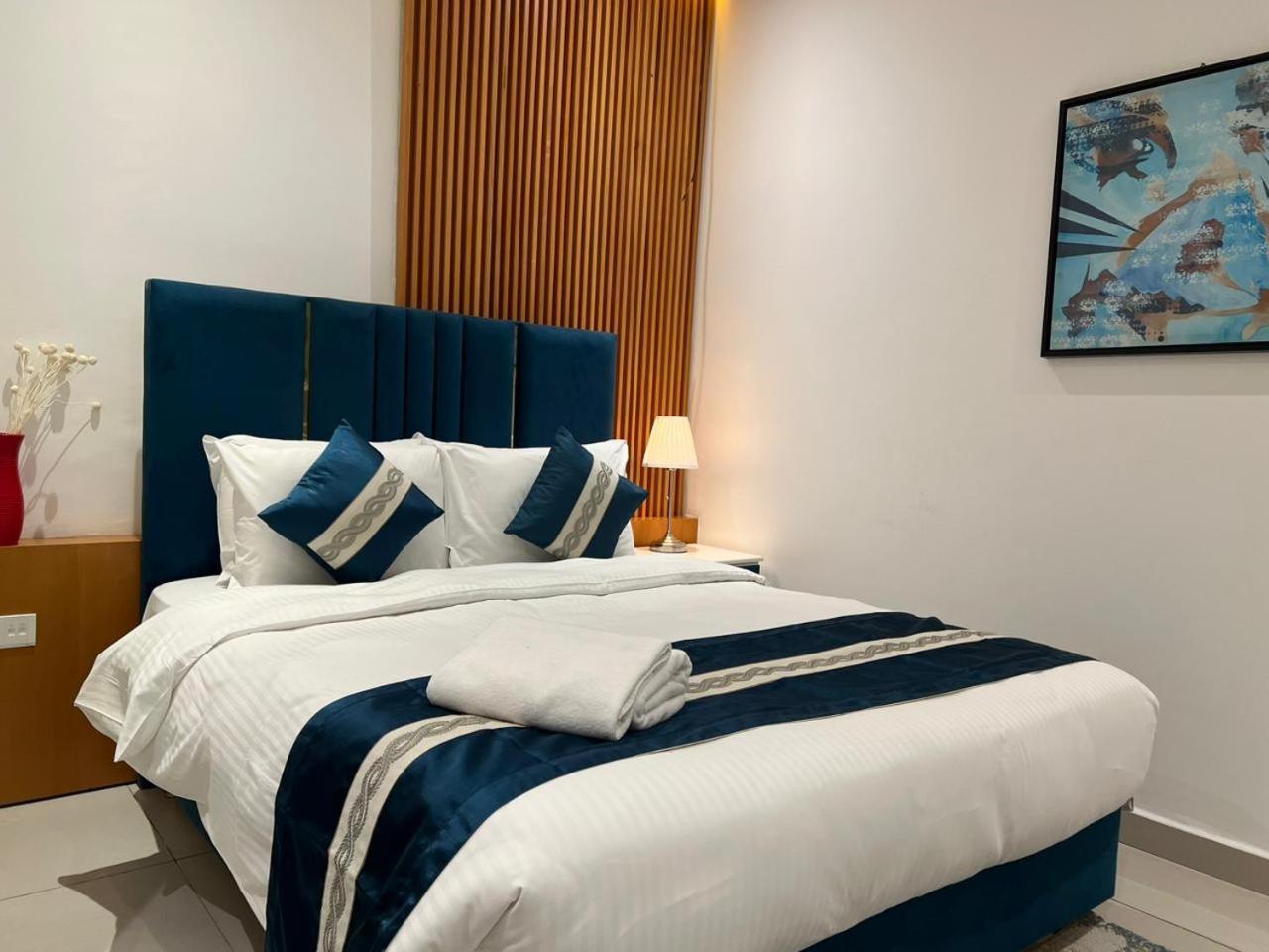 Apartment High Floor With Skyline & Burj Khalifa View 3 Bedroom Unit Marina