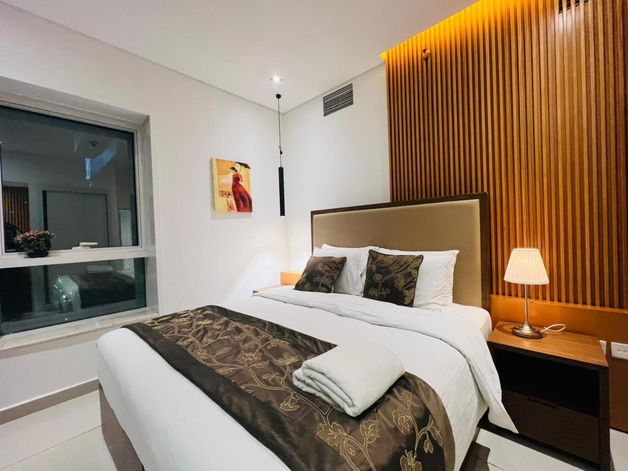 High Floor With Skyline & Burj Khalifa View 3 Bedroom Unit Marina Apartment *