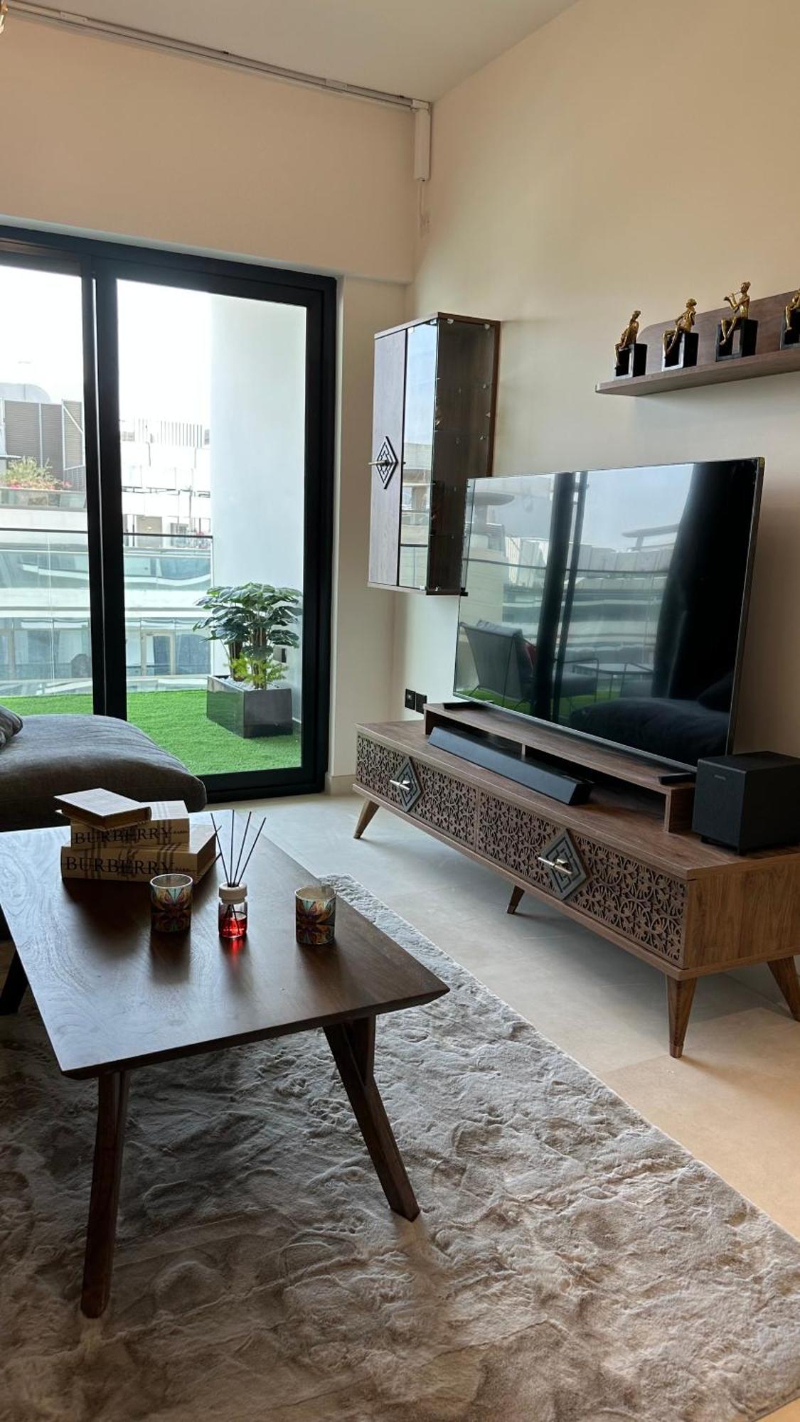 Luxury 2 Bedrooms 5 Minutes From Burj Khalifa *