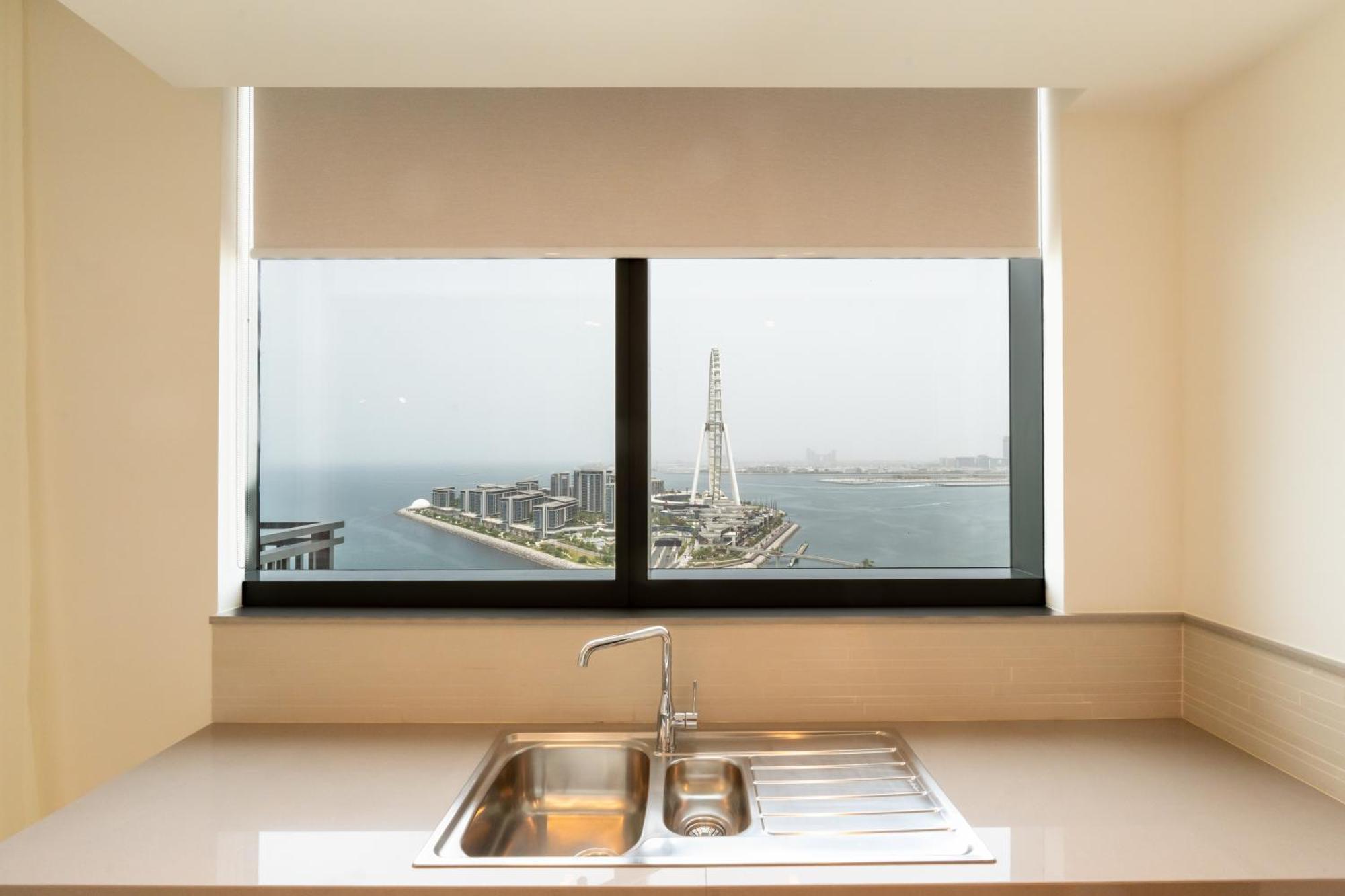 Marina Eye View: Luxury * Dubai