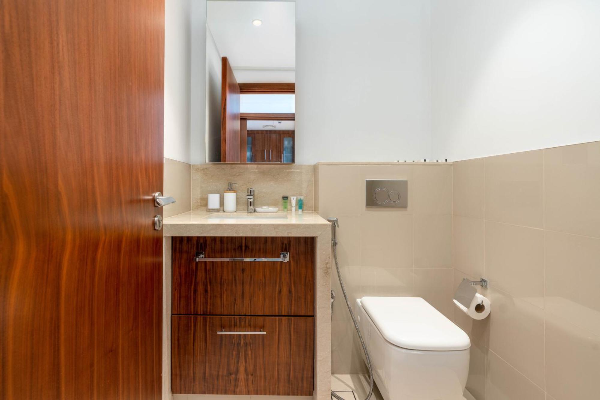 Unified Vacation Homes-1 Bed Apt With Stunning View-high Floor-free Pool Gym Dubai