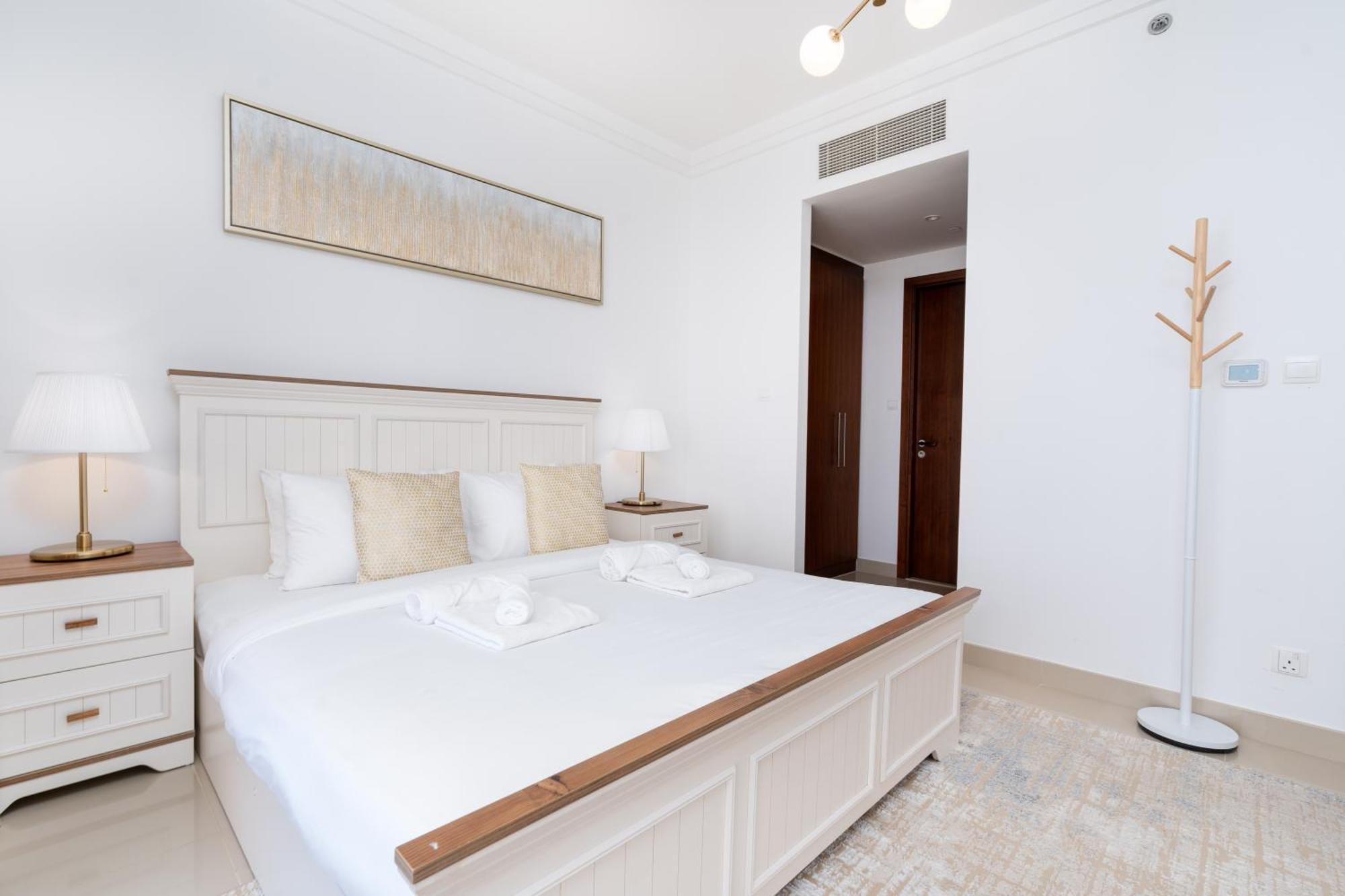Lux Apt-burj View Opp. Dxb Mall Dubai