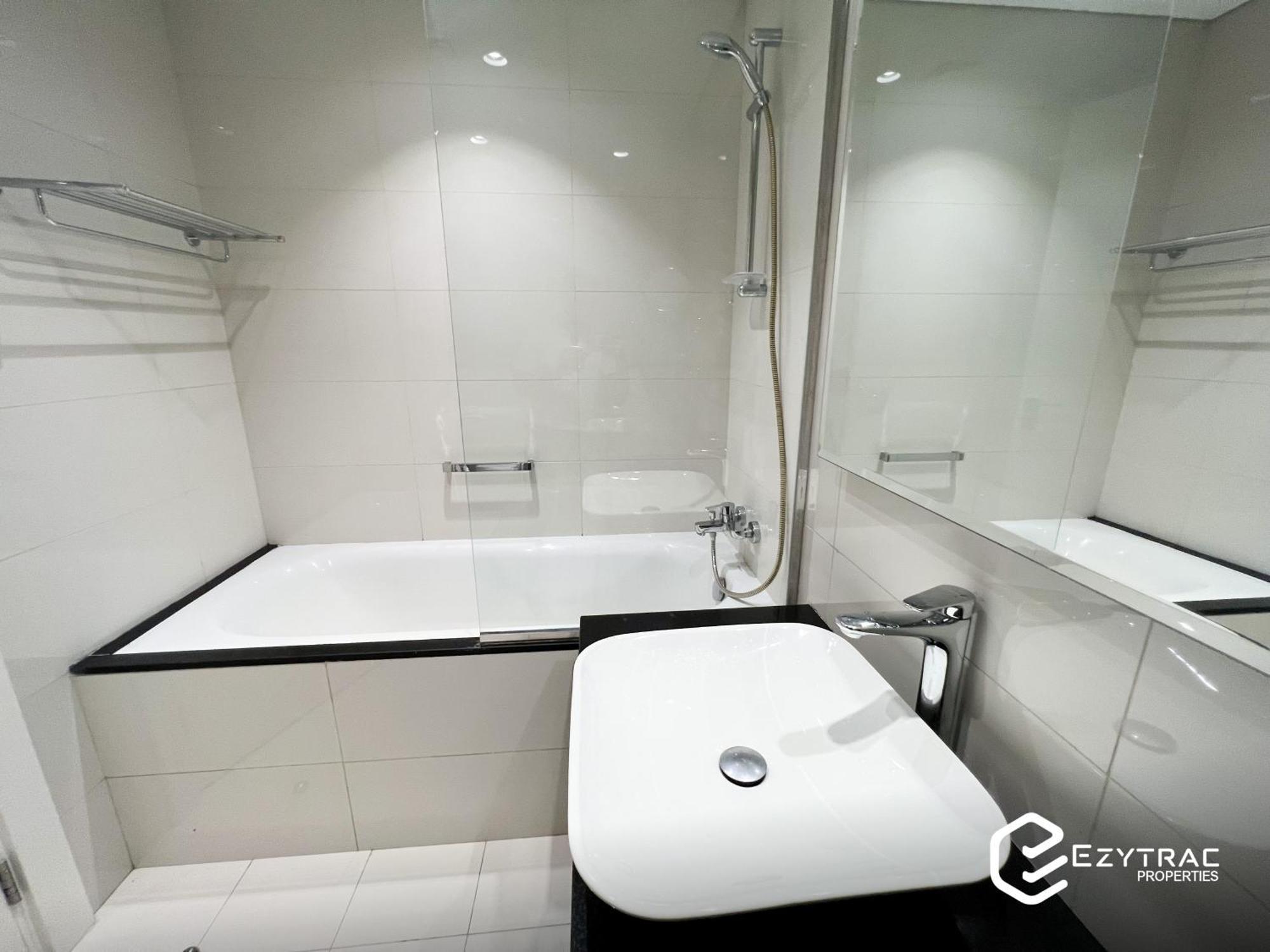 In Damac Majestine Business Bay - Ezytrac Apartment