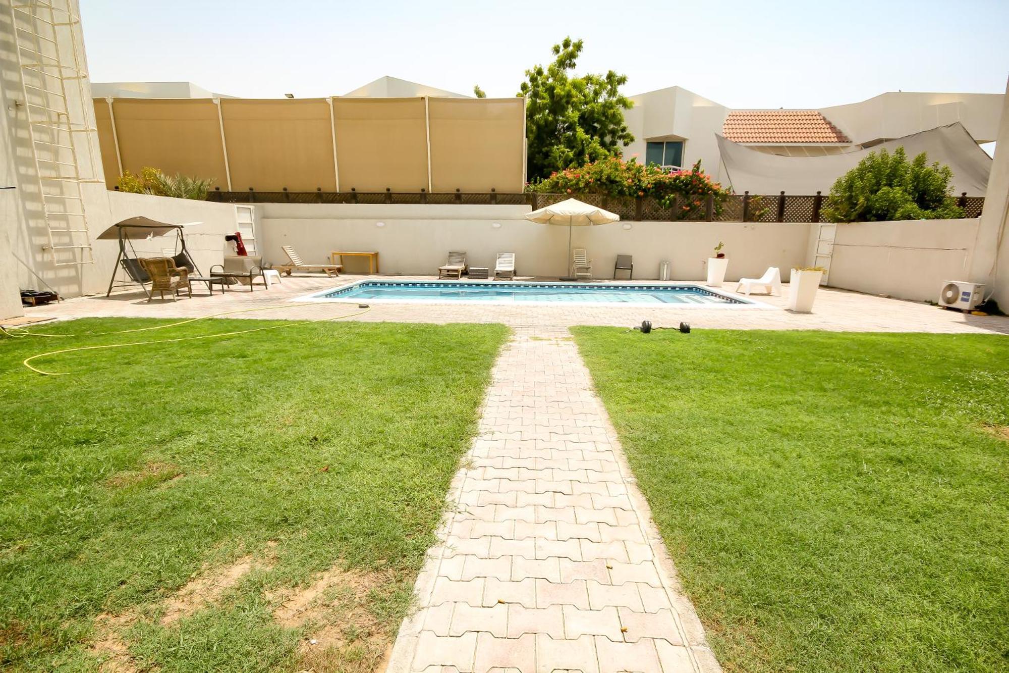 Comfortable Private In Compound Housing