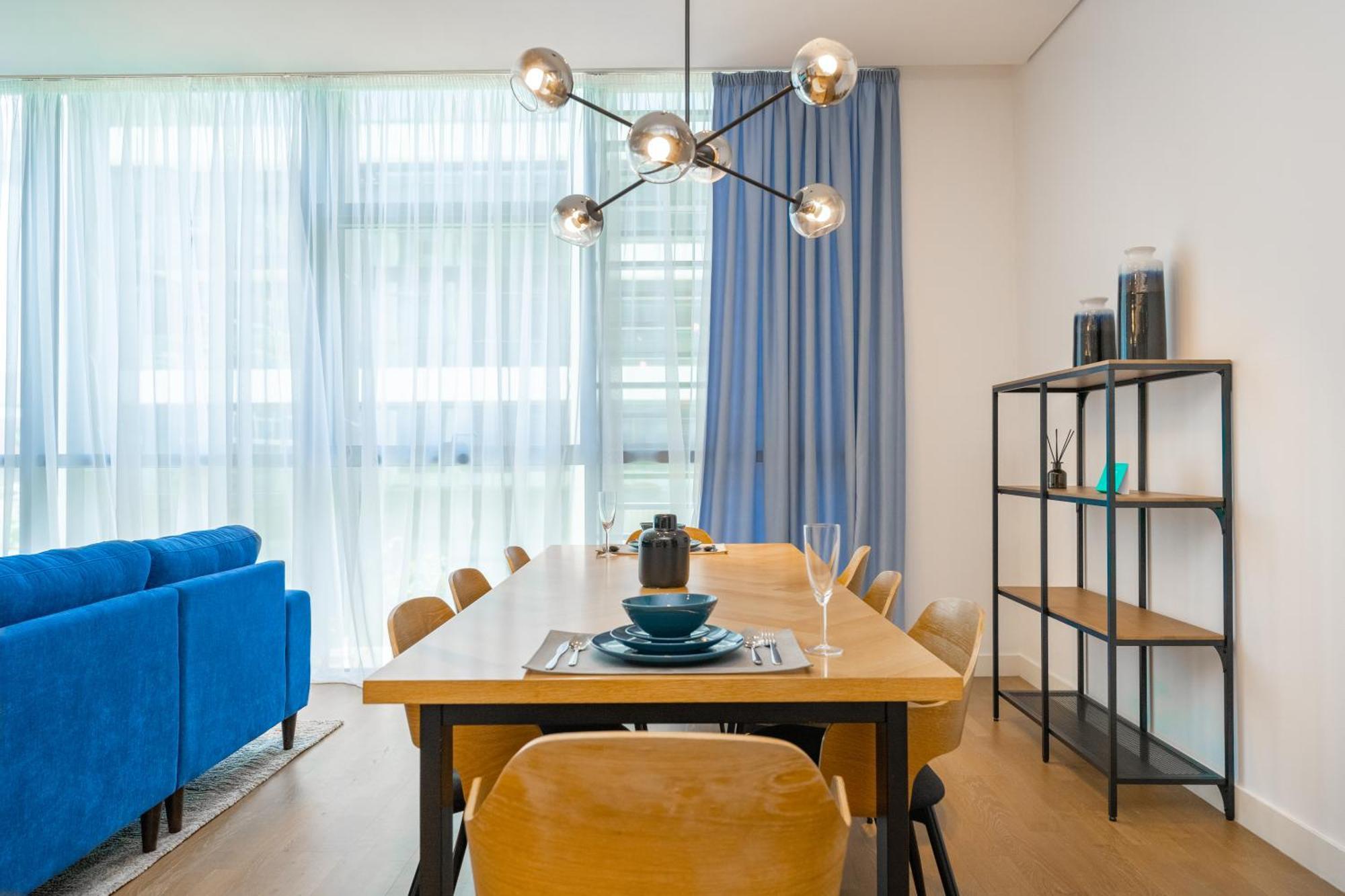 Fam Living - Walk - Urban Staycations