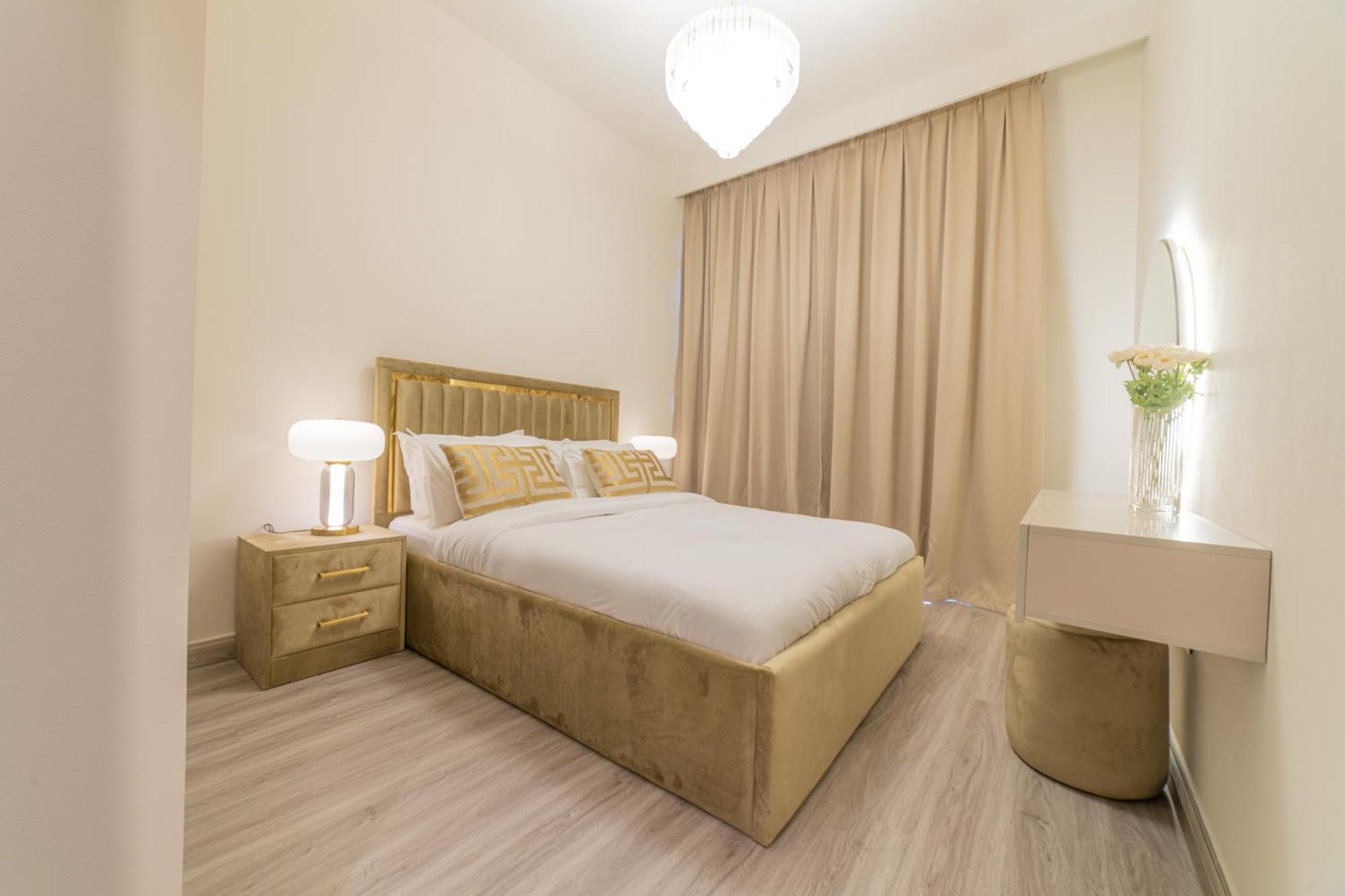 First Class 2br With Full Boulevard View *