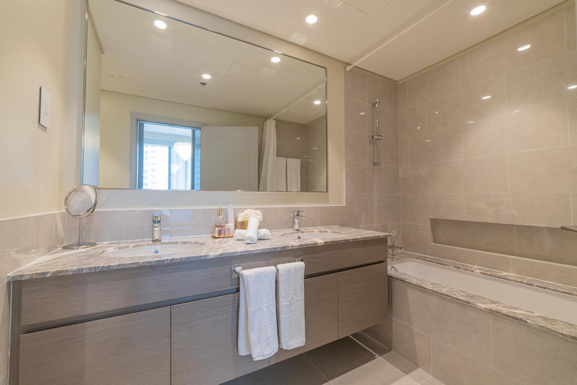 Apartment First Class 2br With Full Boulevard View Dubai