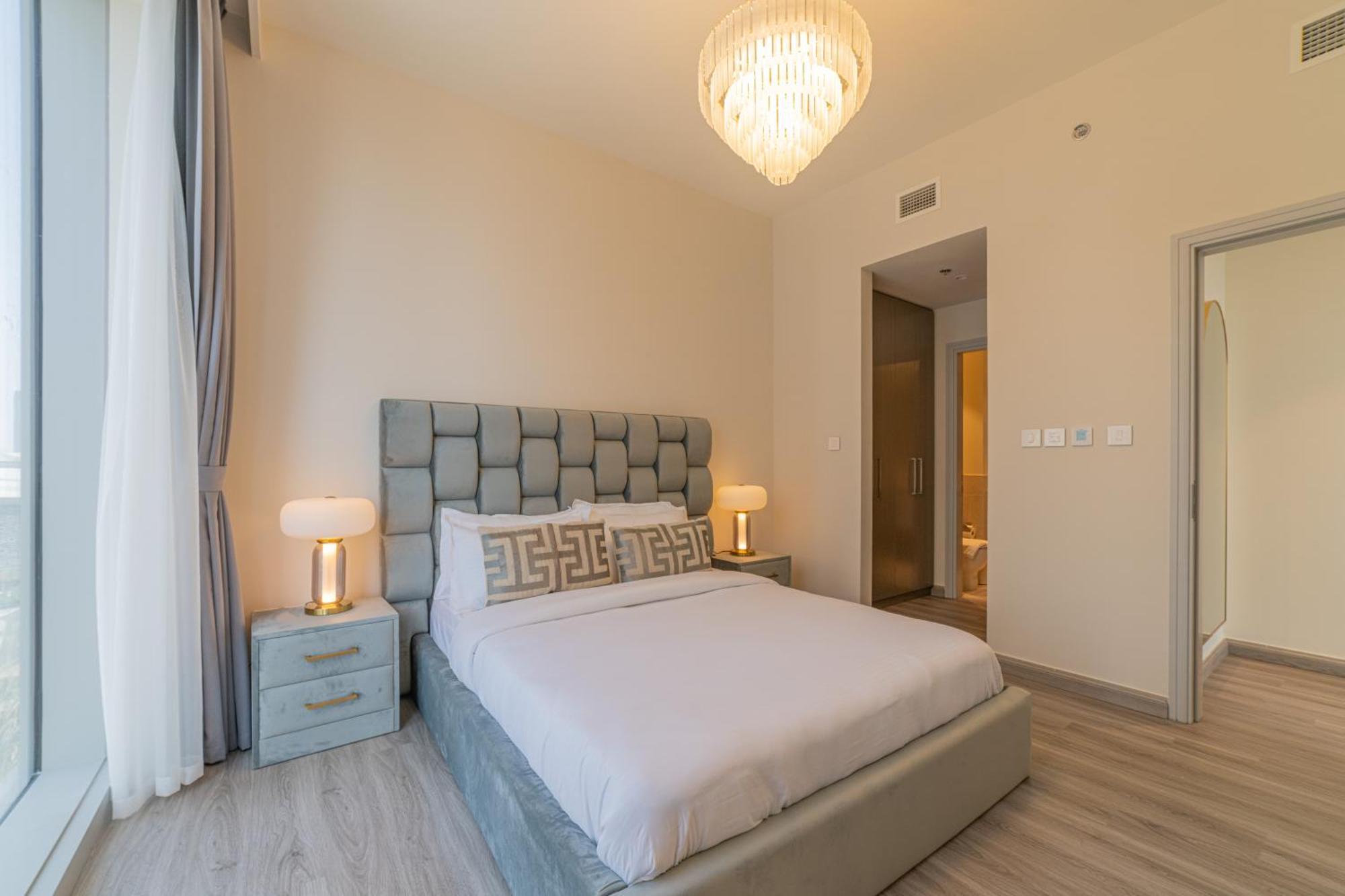 First Class 2br With Full Boulevard View