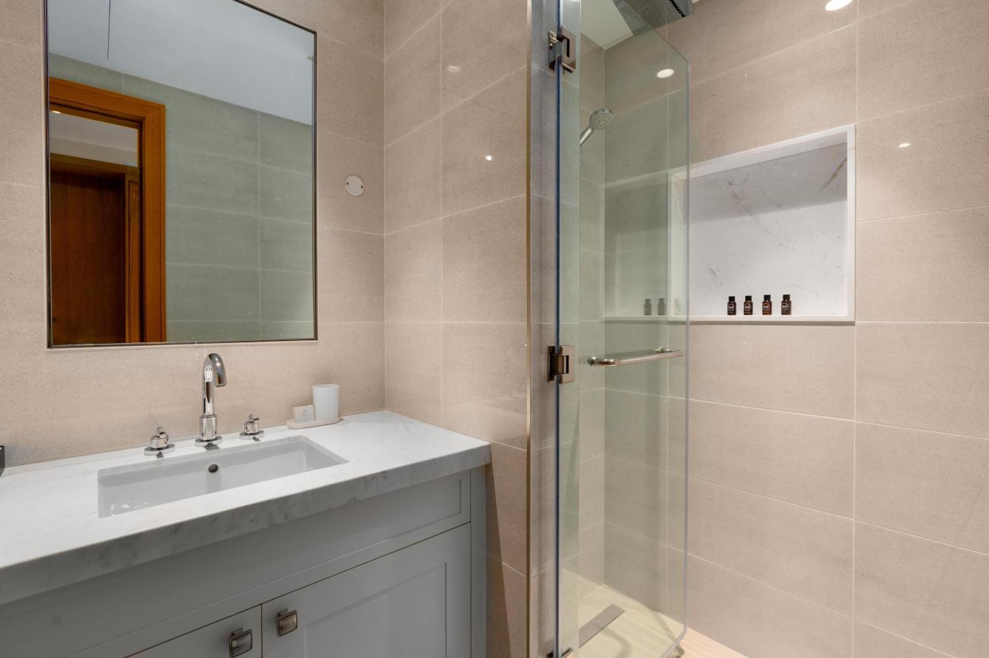 Lux Opera Grand Burj Sea & Fountain View Apartment