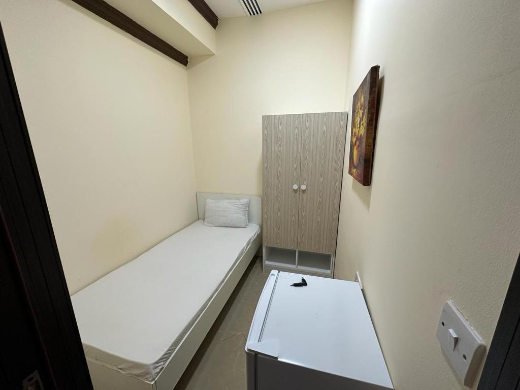 Homestay Small Budget For 'girls' Only In Dubai, Marina *