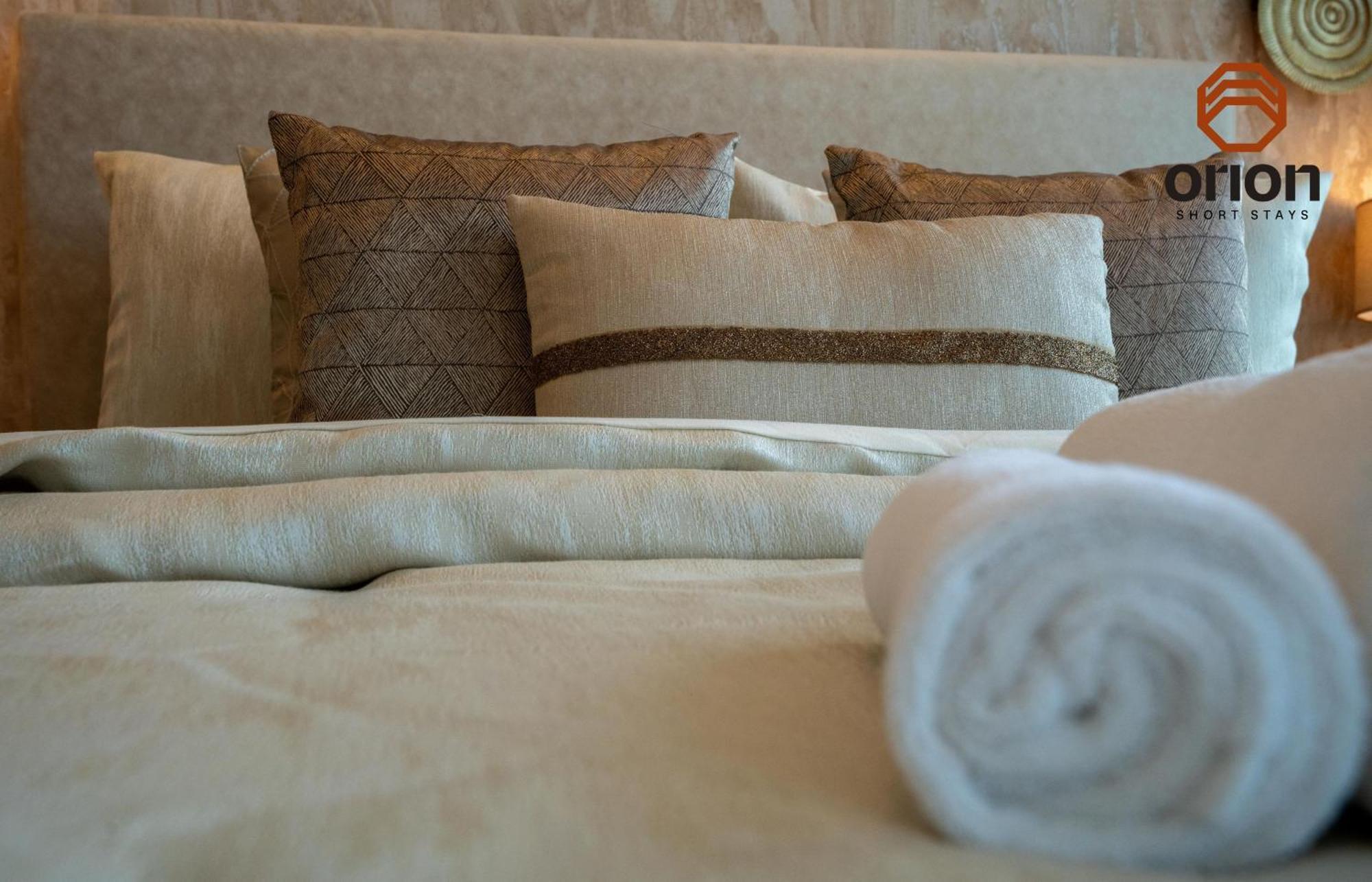 Apartment Paramount Skyline: Luxe 2-bed With Burj Views And Rooftop Oasis Dubai