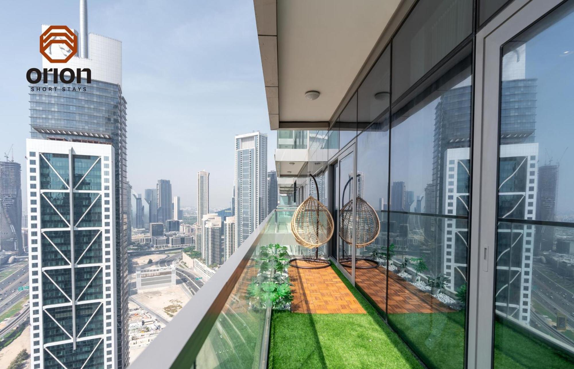 Apartment Paramount Skyline: Luxe 2-bed With Burj Views And Rooftop Oasis *