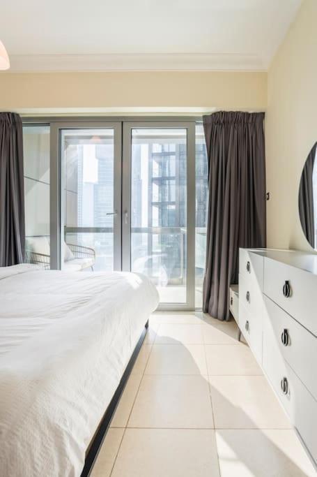 Spacious Place Near Mall, Fountains & Burj Khalifa Dubai