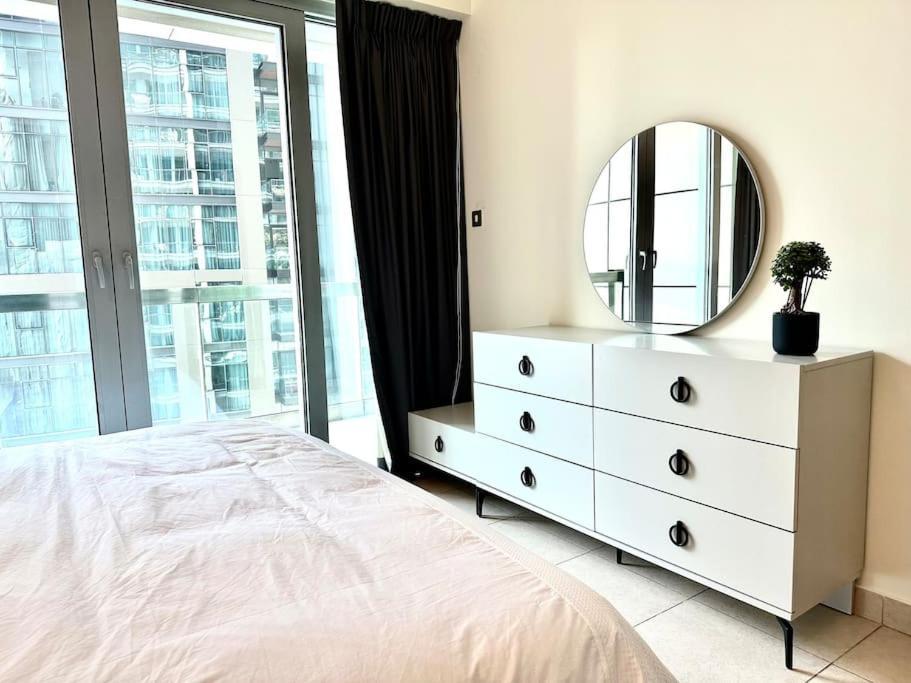 Spacious Place Near Mall, Fountains & Burj Khalifa *