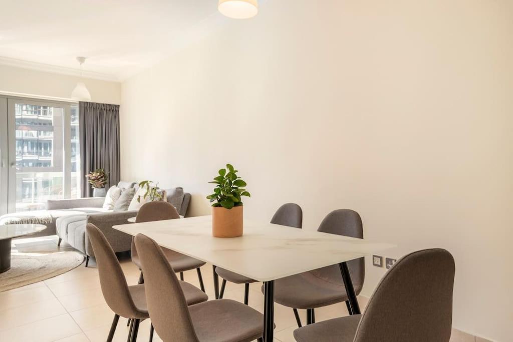 Spacious Place Near Mall, Fountains & Burj Khalifa Apartamento *