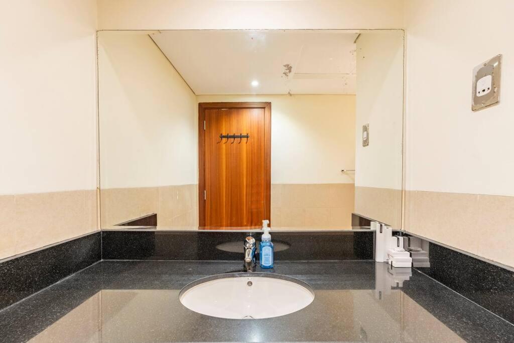 Apartamento Spacious Place Near Mall, Fountains & Burj Khalifa *