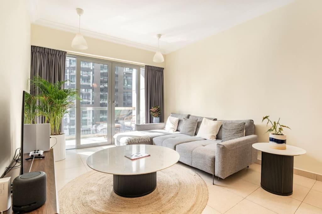 Spacious Place Near Mall, Fountains & Burj Khalifa