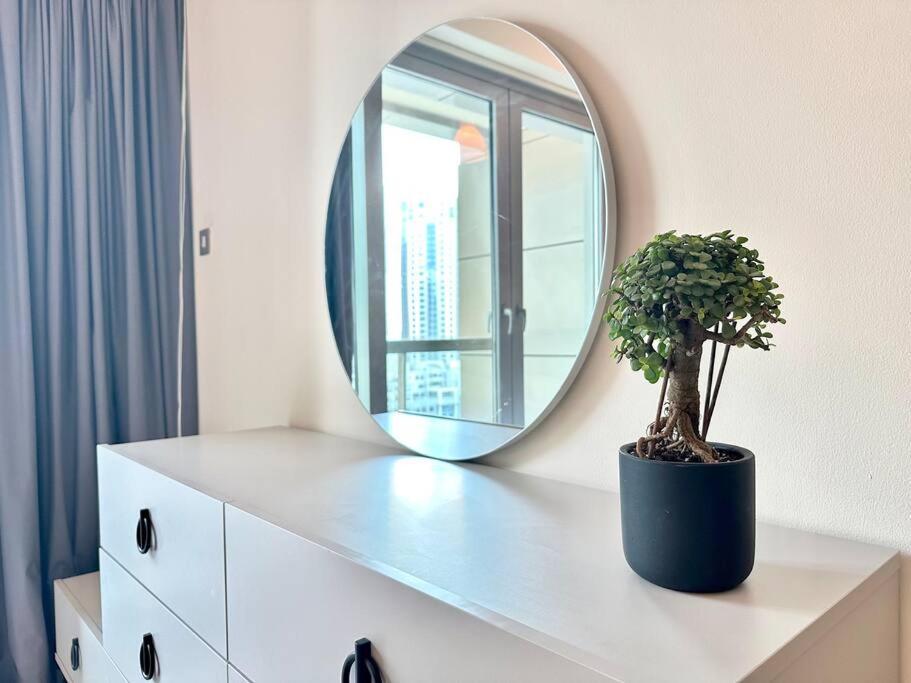 Apartamento Spacious Place Near Mall, Fountains & Burj Khalifa Dubai
