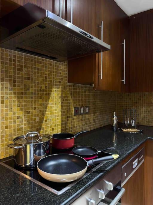 Apartamento Spacious Place Near Mall, Fountains & Burj Khalifa
