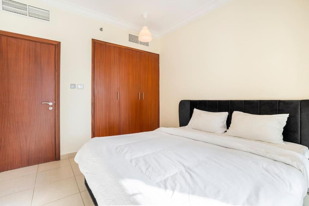 Spacious Place Near Mall, Fountains & Burj Khalifa Dubai
