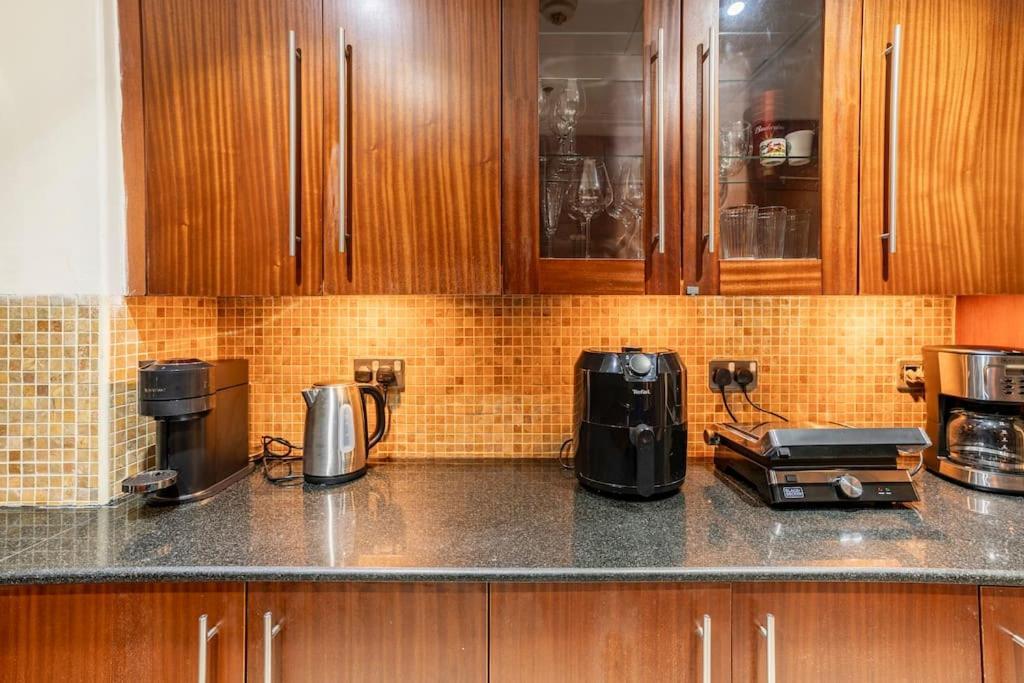 Apartamento Spacious Place Near Mall, Fountains & Burj Khalifa Dubai