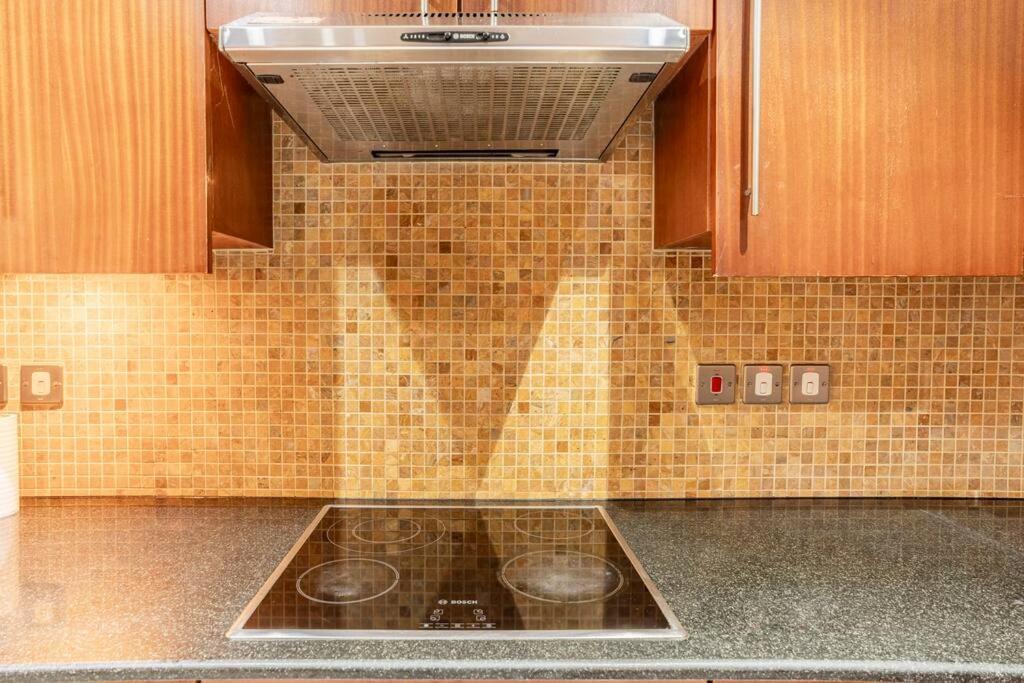 Spacious Place Near Mall, Fountains & Burj Khalifa Dubai
