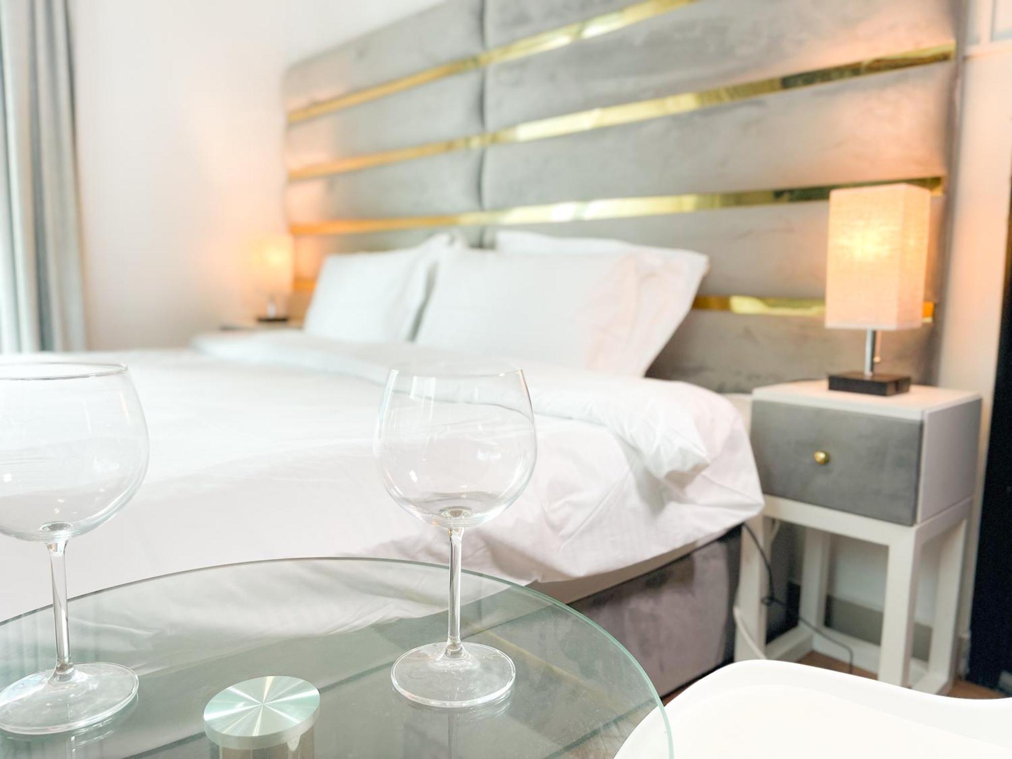 Homestay Luxury With Marina View Close To Jbr And Metro With Shared Kitchen