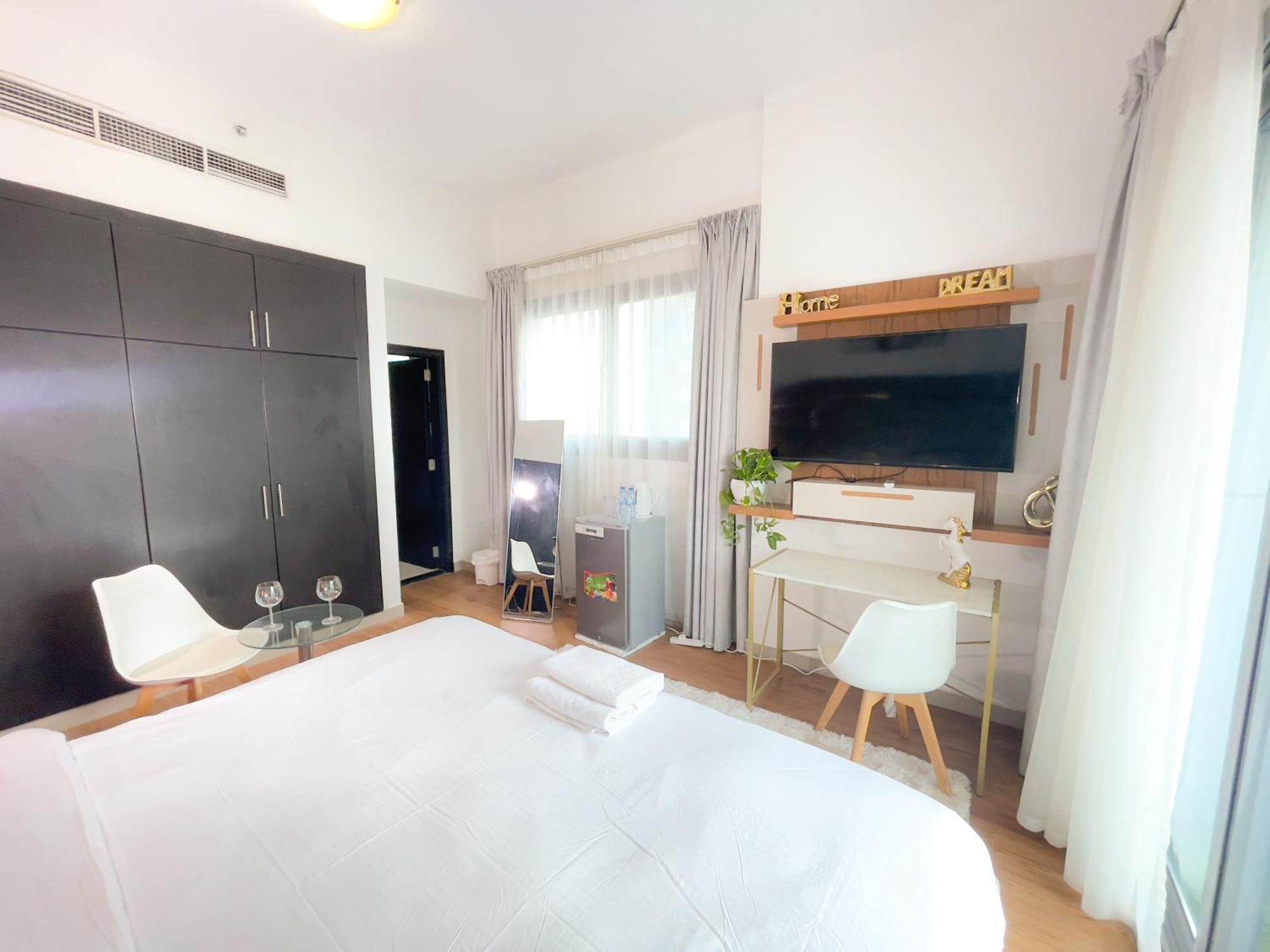 Homestay Luxury With Marina View Close To Jbr And Metro With Shared Kitchen Dubai
