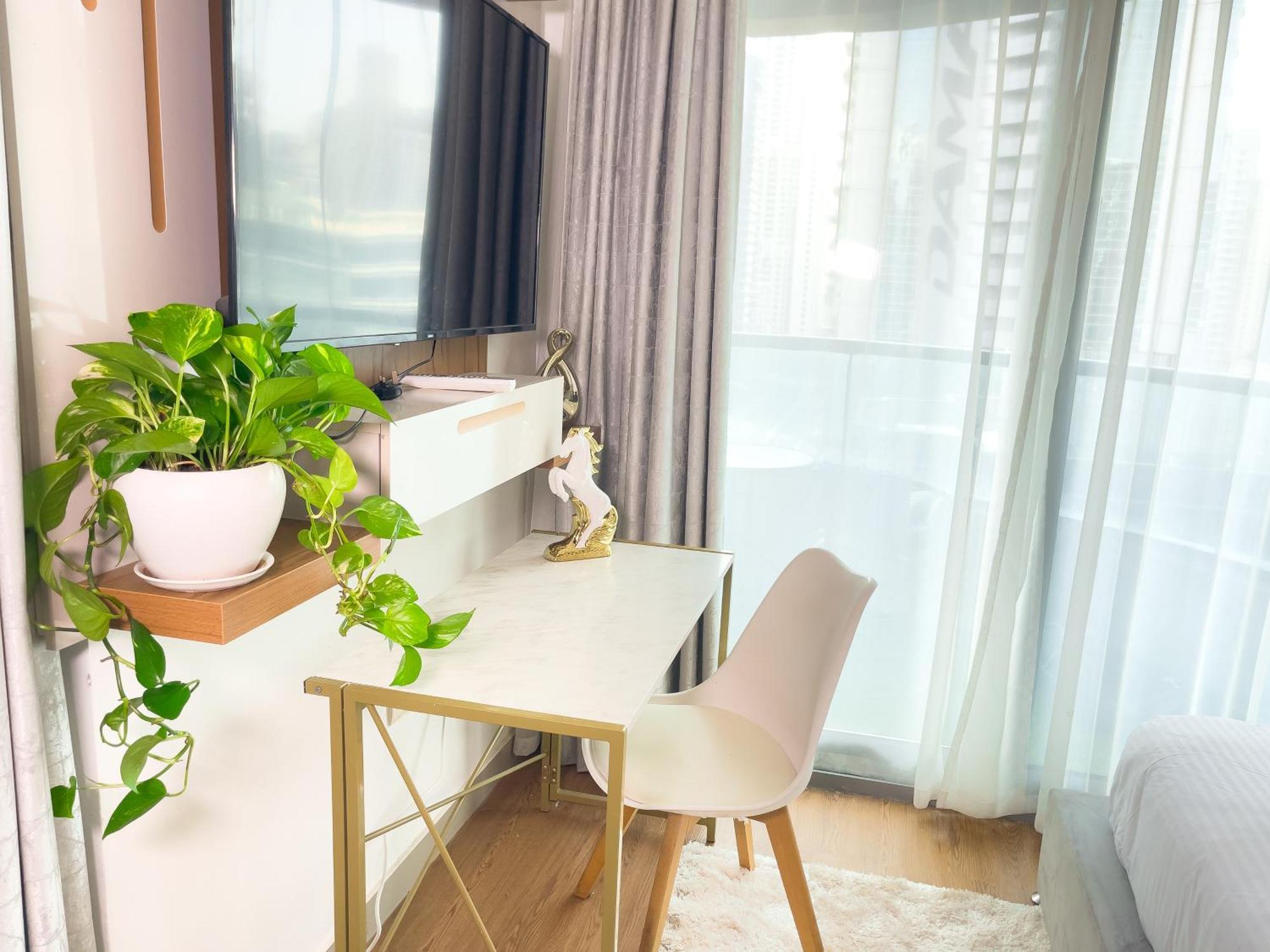 Luxury With Marina View Close To Jbr And Metro With Shared Kitchen * Dubai
