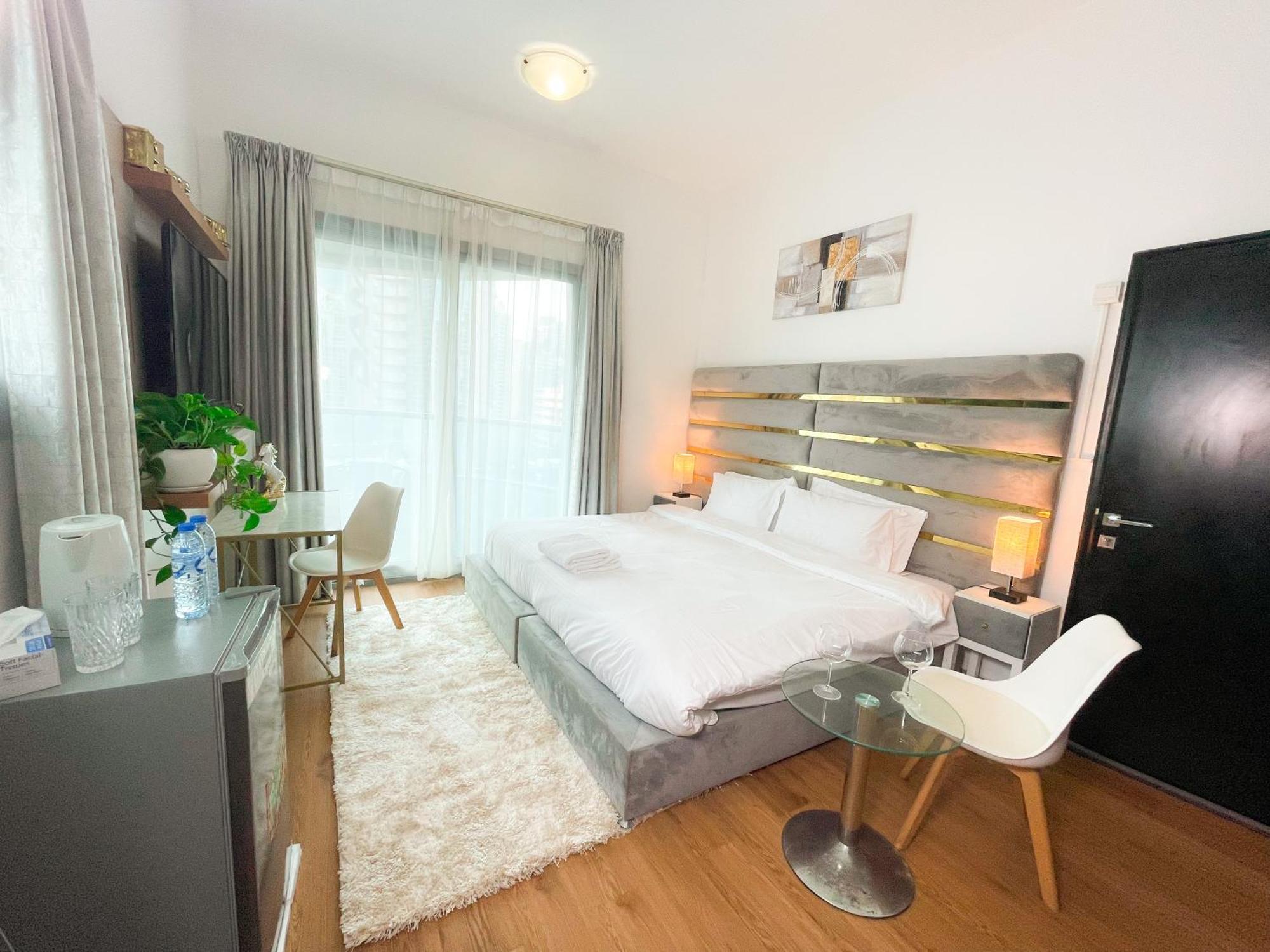 Luxury With Marina View Close To Jbr And Metro With Shared Kitchen * Dubai